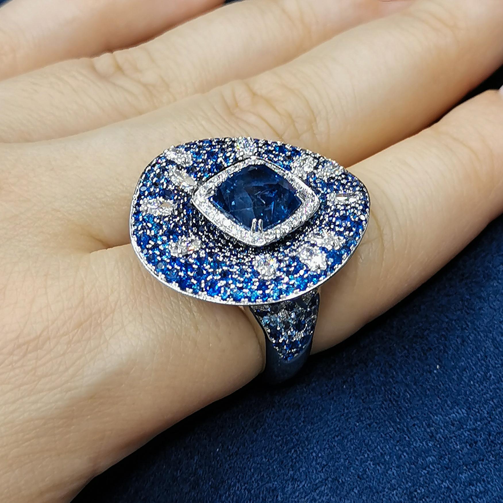 Women's AIGS Certified 6.14 Carat Sapphire Diamonds 18 Karat White Gold Ring For Sale