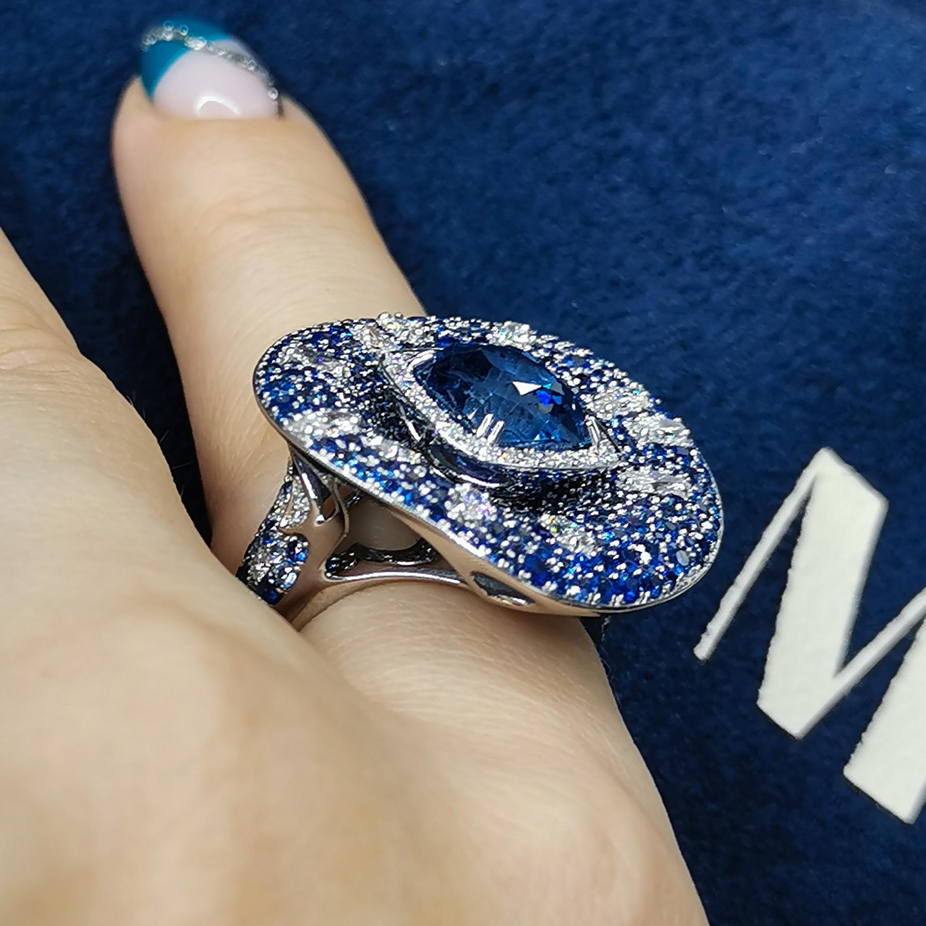 AIGS zertifizierter 6,14 Karat Saphir-Diamantenring aus 18 Karat Weißgold 3