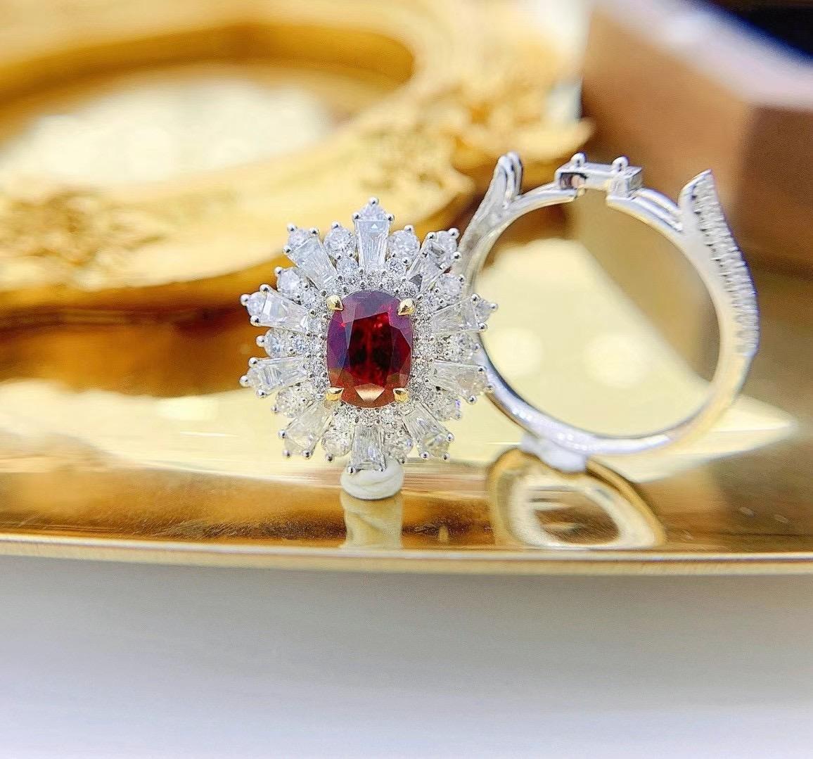 AIGS Certified Mozambique Pigeon Blood Ruby Cocktail Ring with Diamonds In New Condition For Sale In Kowloon, HK