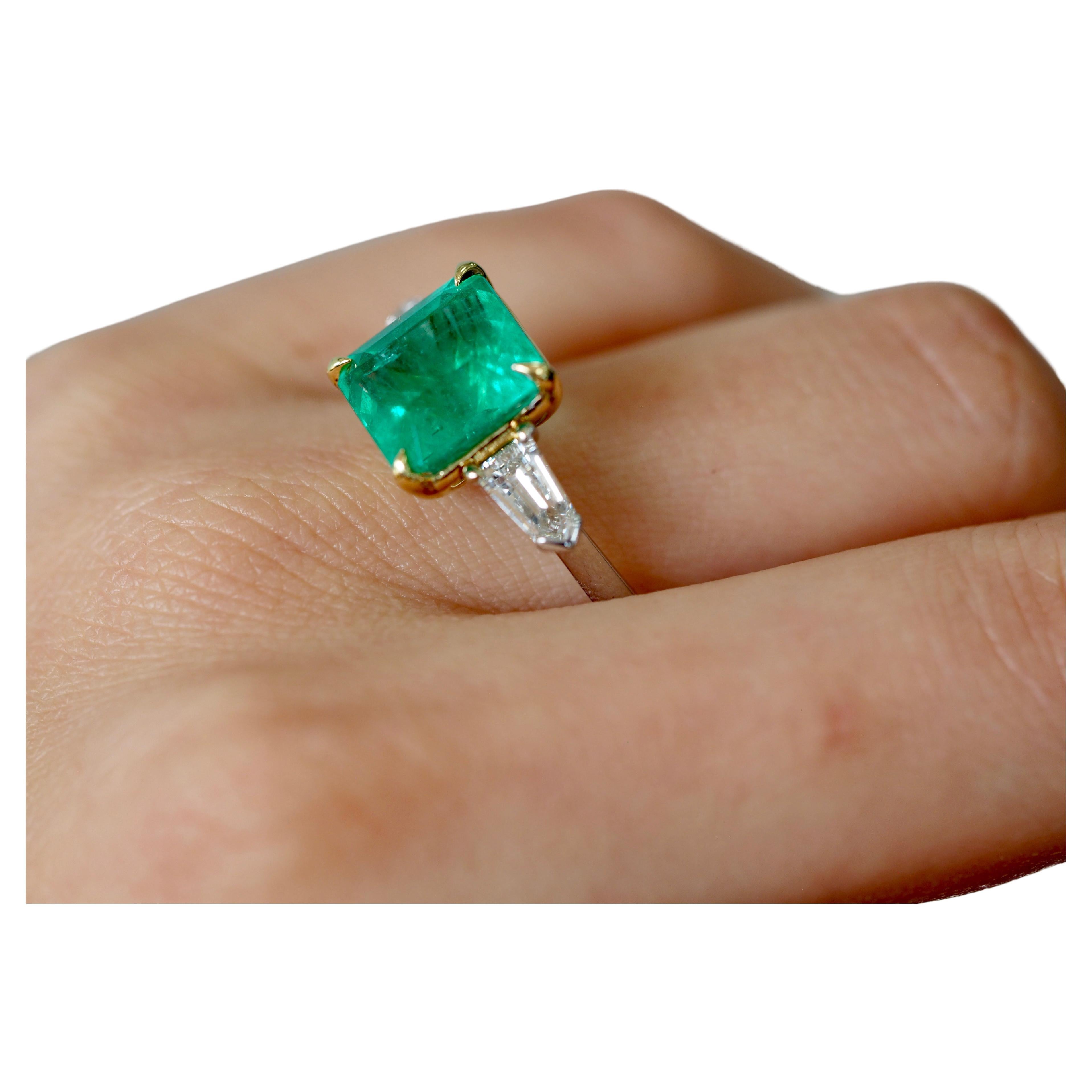 AIGS Certified Zambia Emerald Diamond Ring in 18 Karat White Gold For Sale 1