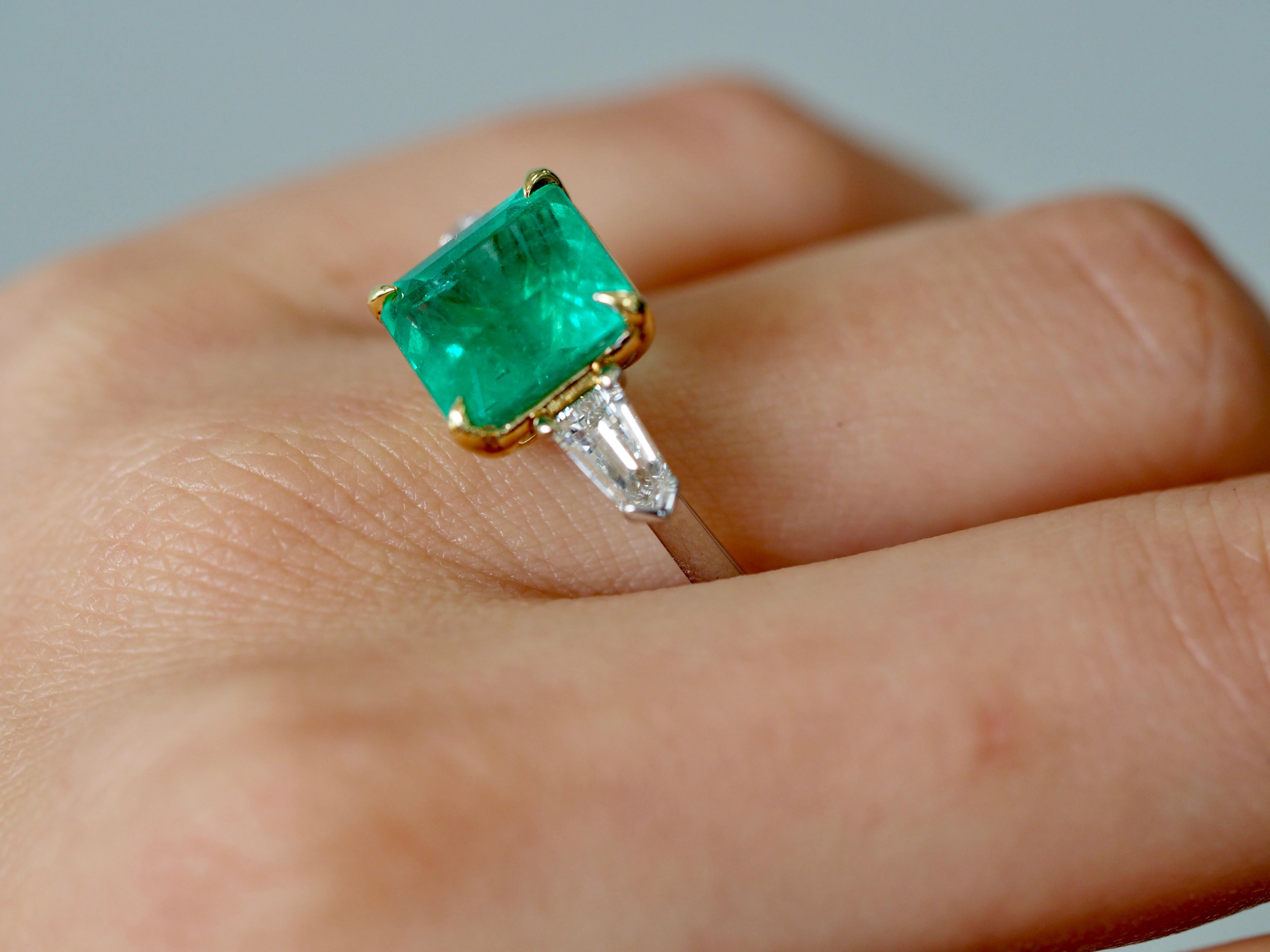 AIGS-zertifizierter Zambia Smaragd-Diamant-Ring aus 18 Karat Weißgold im Angebot 2