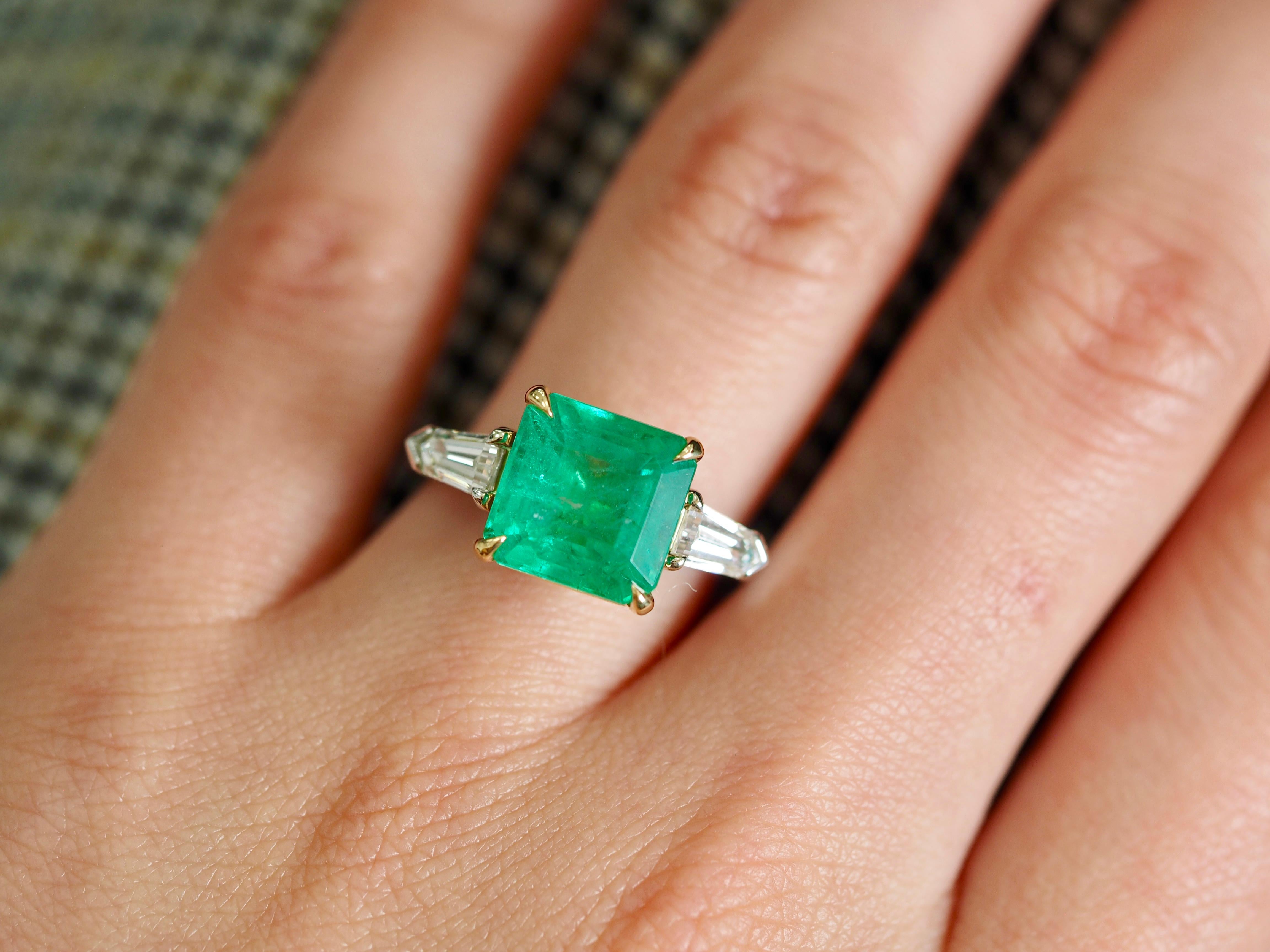 AIGS-zertifizierter Zambia Smaragd-Diamant-Ring aus 18 Karat Weißgold im Angebot 3