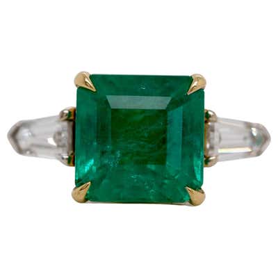 18 Karat White Gold Emerald Pear and Diamond Round Baguette Ring For ...