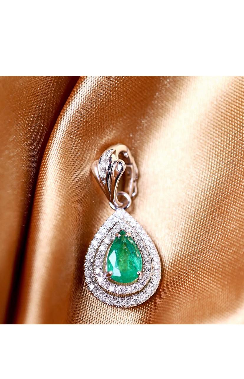 AIiG Certified 2.00 Carat Zambian Emerald Diamonds 18K Gold Pendant In New Condition For Sale In Massafra, IT