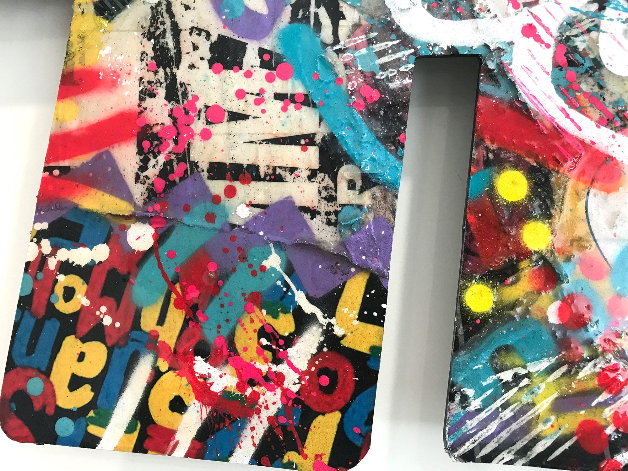 Esta pieza representa un perro abstracto de Street Haring con estallidos de color y diseño pop art. Está hecho sobre dibond de aluminio y tiene un fuerte revestimiento de resina que le da una profundidad extra. Realizado con bellas composiciones