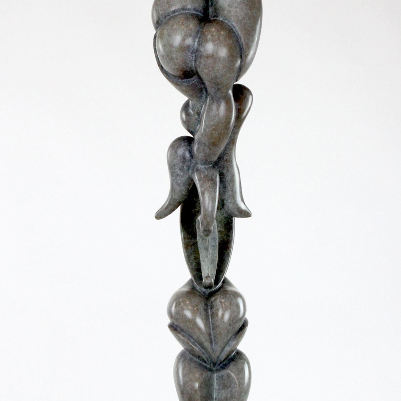 Original bronze sculpture, two nudes woman, acrobatic pose, wrapped with flowers - Contemporary Sculpture by Aima Saint Hunon
