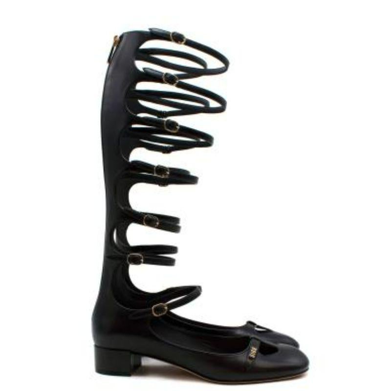 Christian Dior Aime Boot

- Buckle fastened adjustable straps
- Zip fastening
- Gold toned metal DIOR
- Gold toned hardware

Material
Calfskin leather

Made in Italy

Never worn, however small signs of being tried on.

PLEASE NOTE, THESE ITEMS ARE
