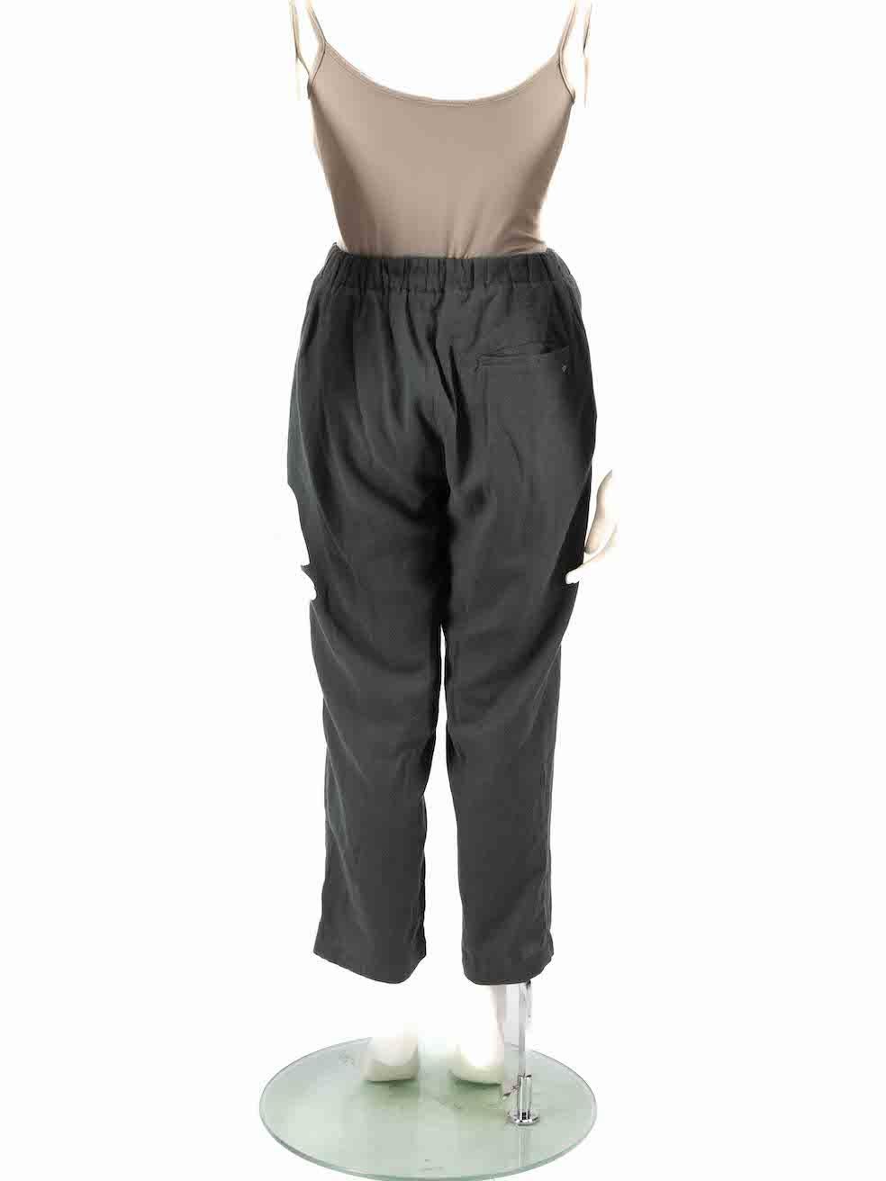 Gris Aimé Pantalon en laine grise Taille S en vente