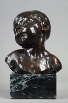 Busto di un bambino che dorme