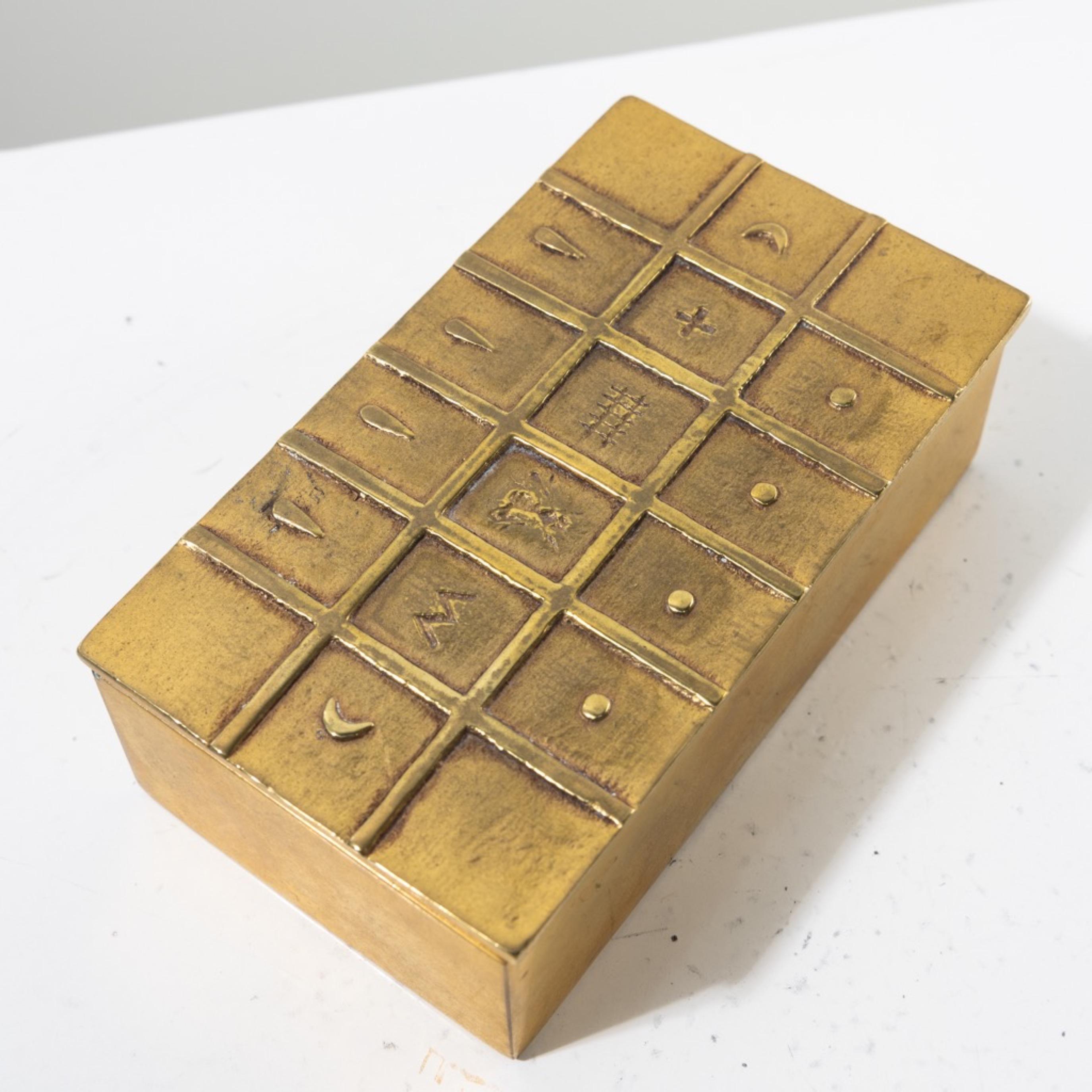 Aime Tant Et Plus par Line Vautrin, boîte en bronze doré en vente 3