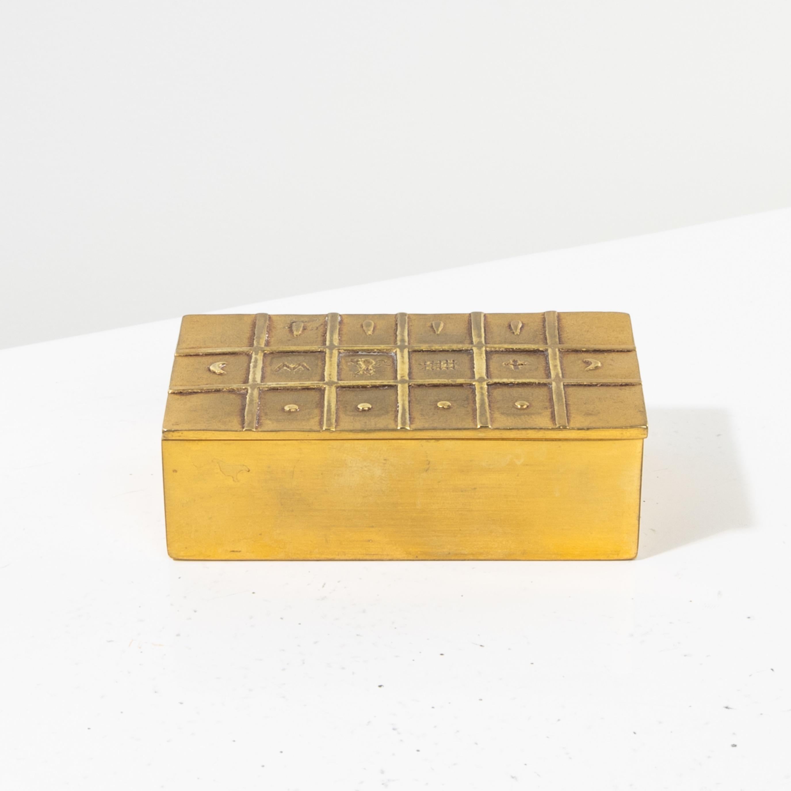 Aime Tant Et Plus par Line Vautrin, boîte en bronze doré en vente 6