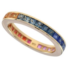 Quadratischer Schliff Regenbogensaphir Ewigkeitsring aus Gelbgold 14K