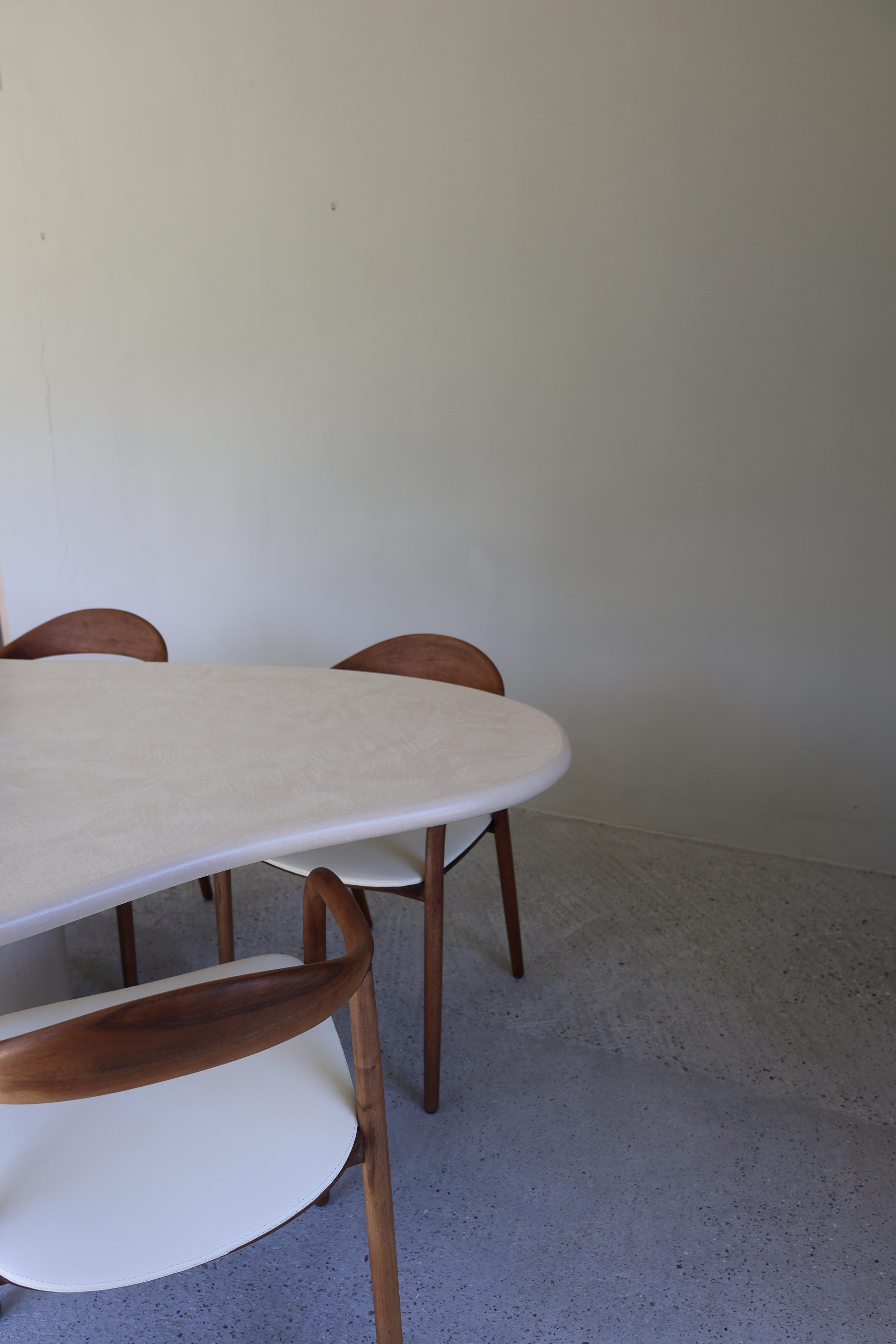Aimi Dining Table by Kasanai In New Condition For Sale In Geneve, CH