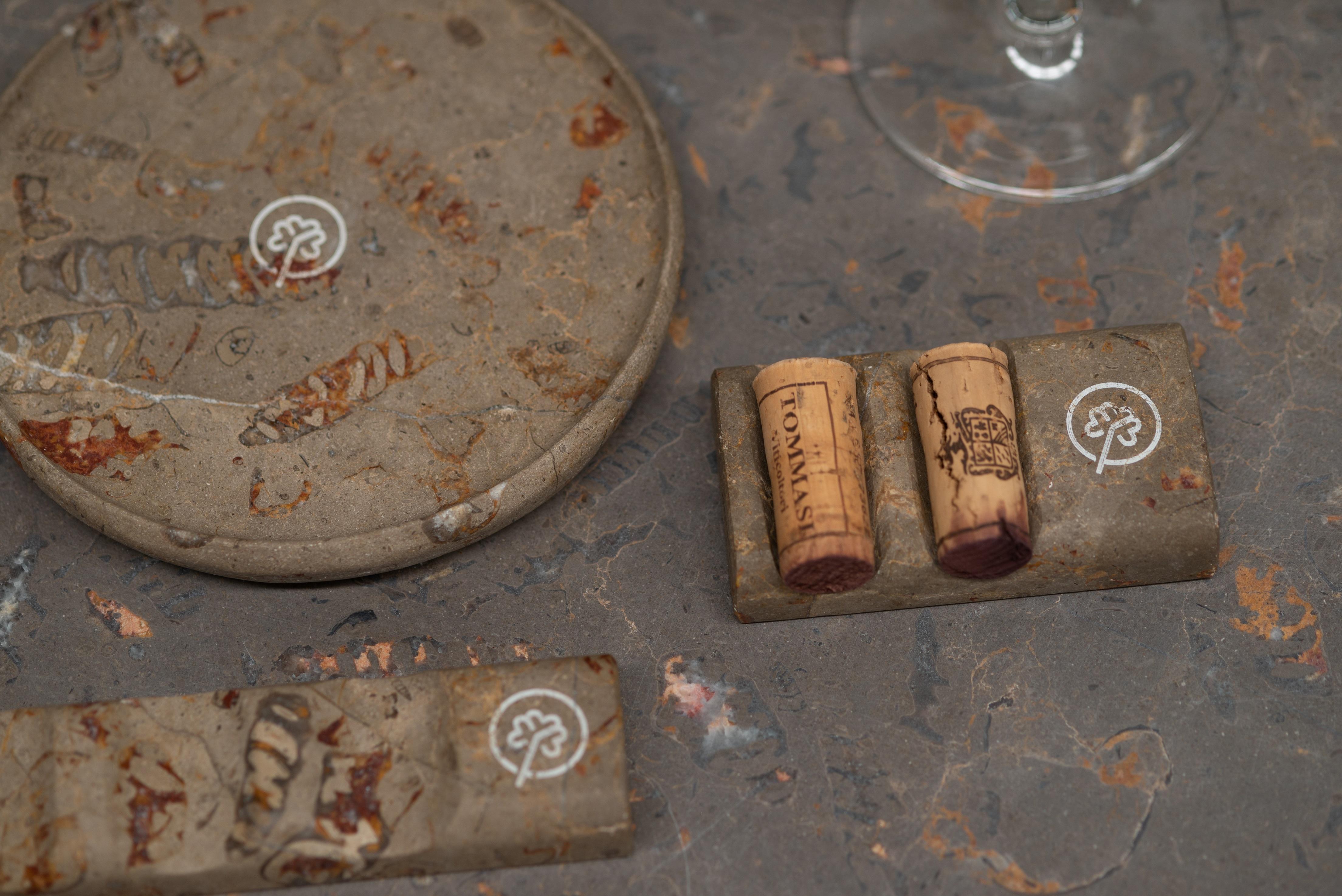 Aina Jurassic Fossil Marmor Bibe Wein Kork Unterstützung für Ricard Camarena Rest. (21. Jahrhundert und zeitgenössisch) im Angebot