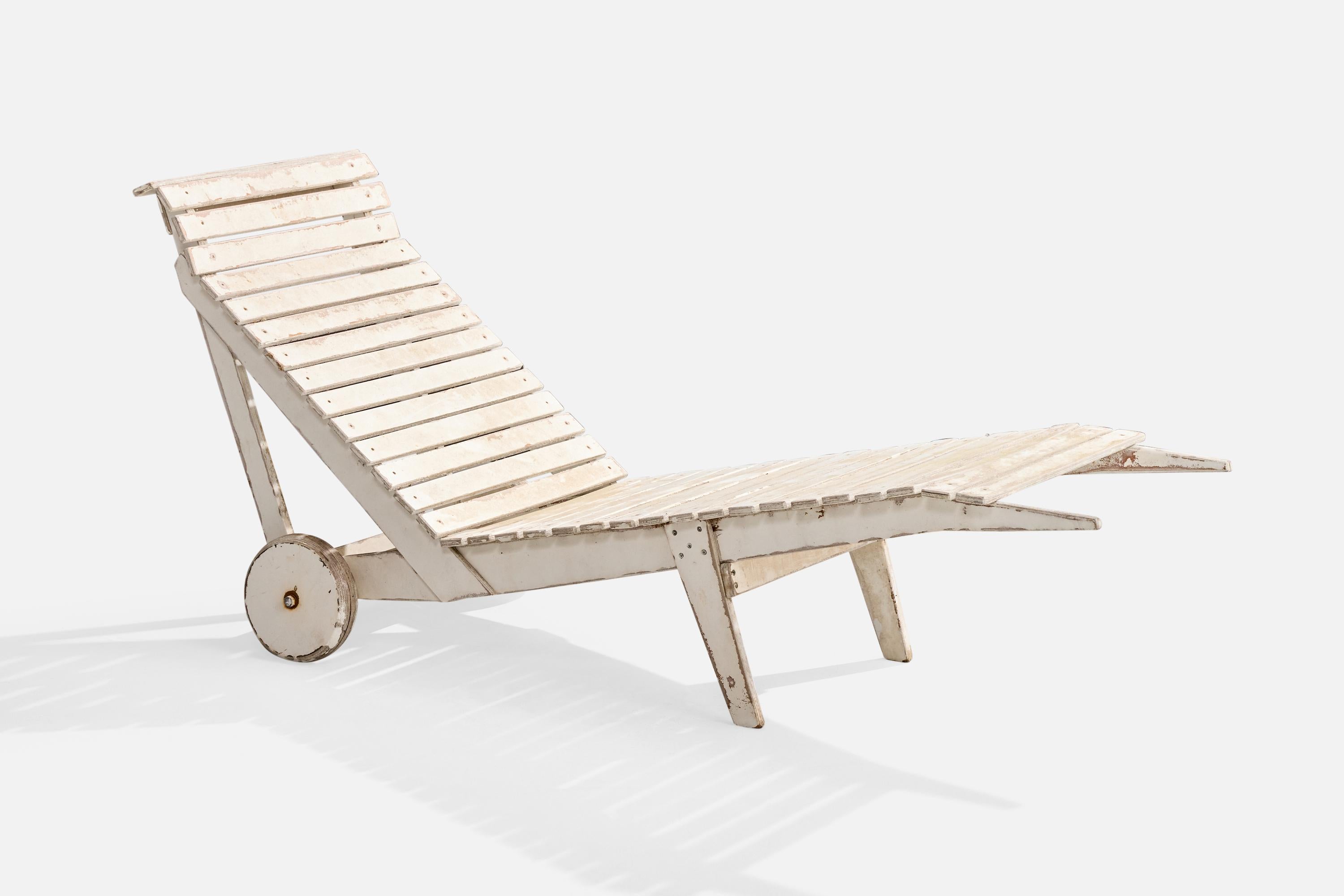 Eine Chaiselongue oder Gartenliege, entworfen von Aino Aalto und hergestellt von Artek, Finnland, um 1950.

Gesamtabmessungen (Zoll): 28,9 