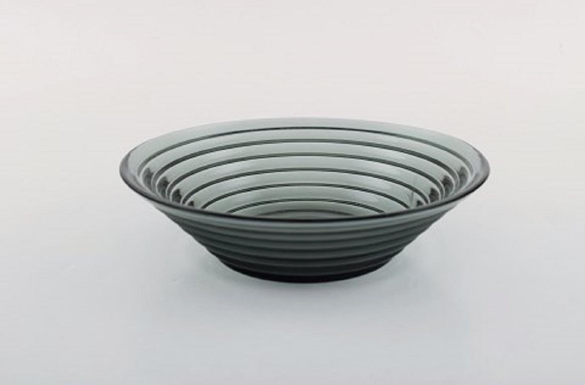 Aino Aalto pour Iittala. Quatre bols en verre d'art bleu-vert. Design finlandais, 21ème siècle.
Mesures : 16 x 4,5 cm.
En très bon état.
Estampillé.