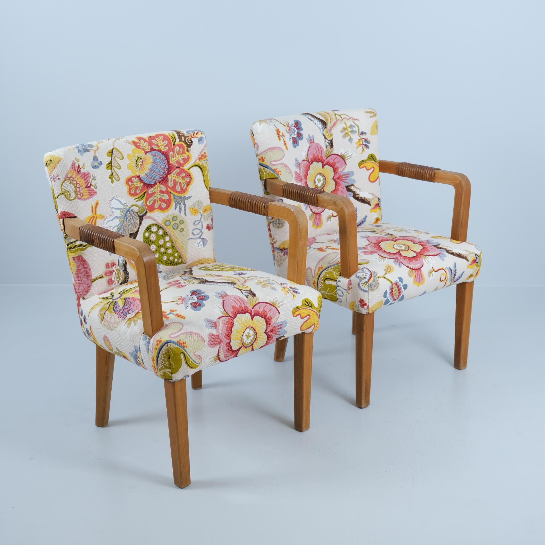 Mid-Century Modern Aino Aalto Pair of Club Chairs in Oak, Leather, & Floral Pattern, Artek 1940s. For Sale