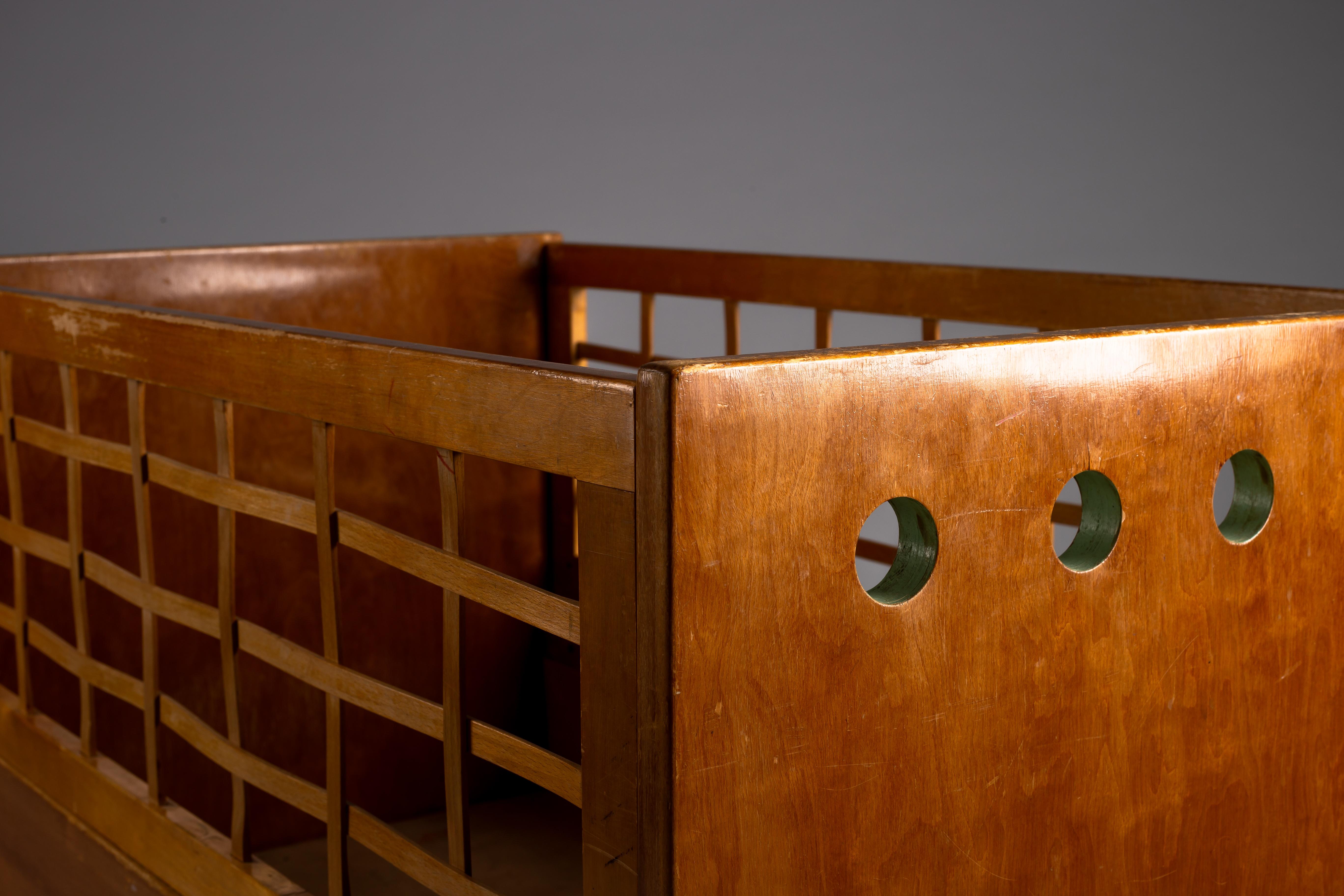 Aino Aalto, rare lit extensible pour enfants des années 1930 en vente 7