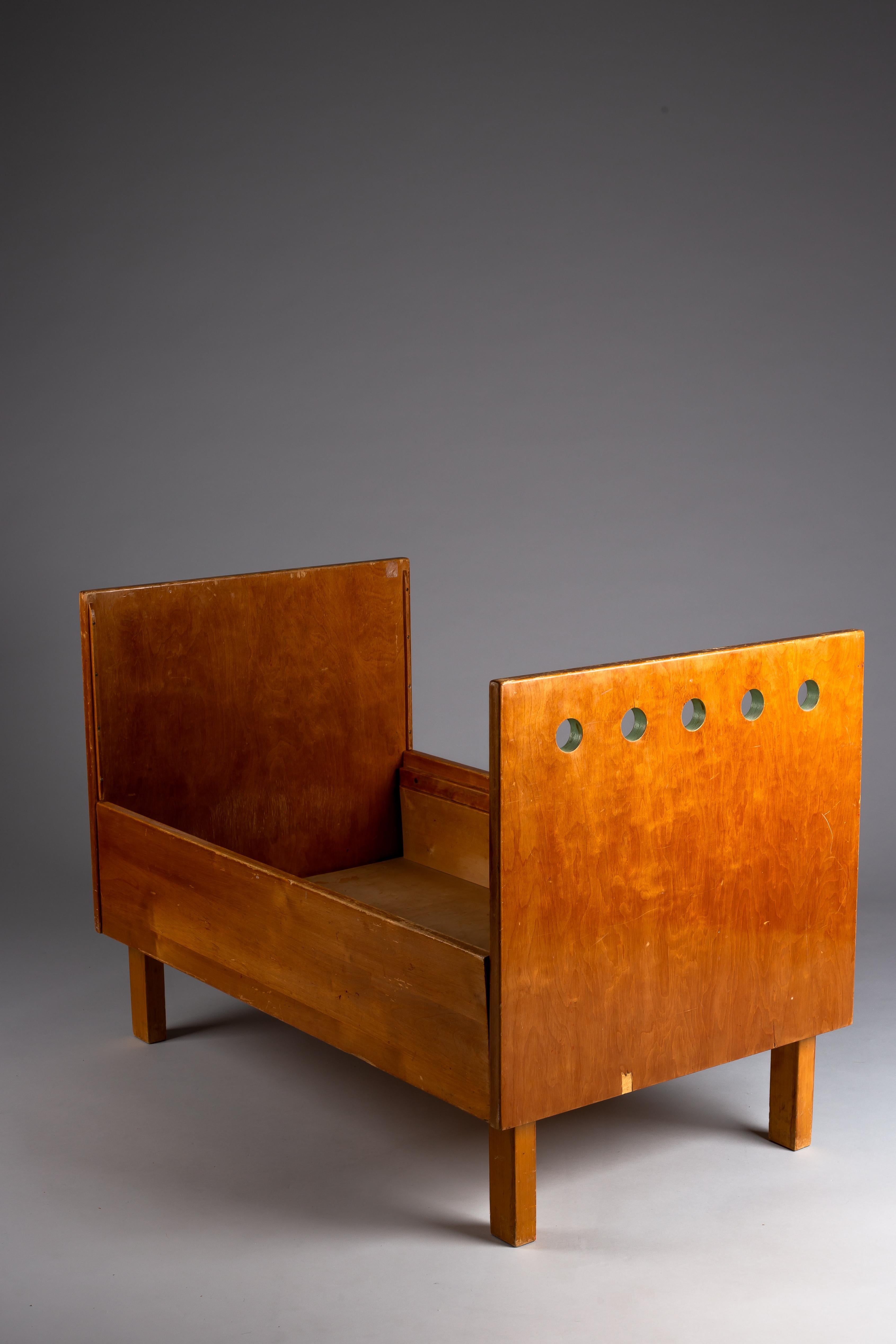 Aino Aalto, rare lit extensible pour enfants des années 1930 Bon état - En vente à Turku, Varsinais-Suomi