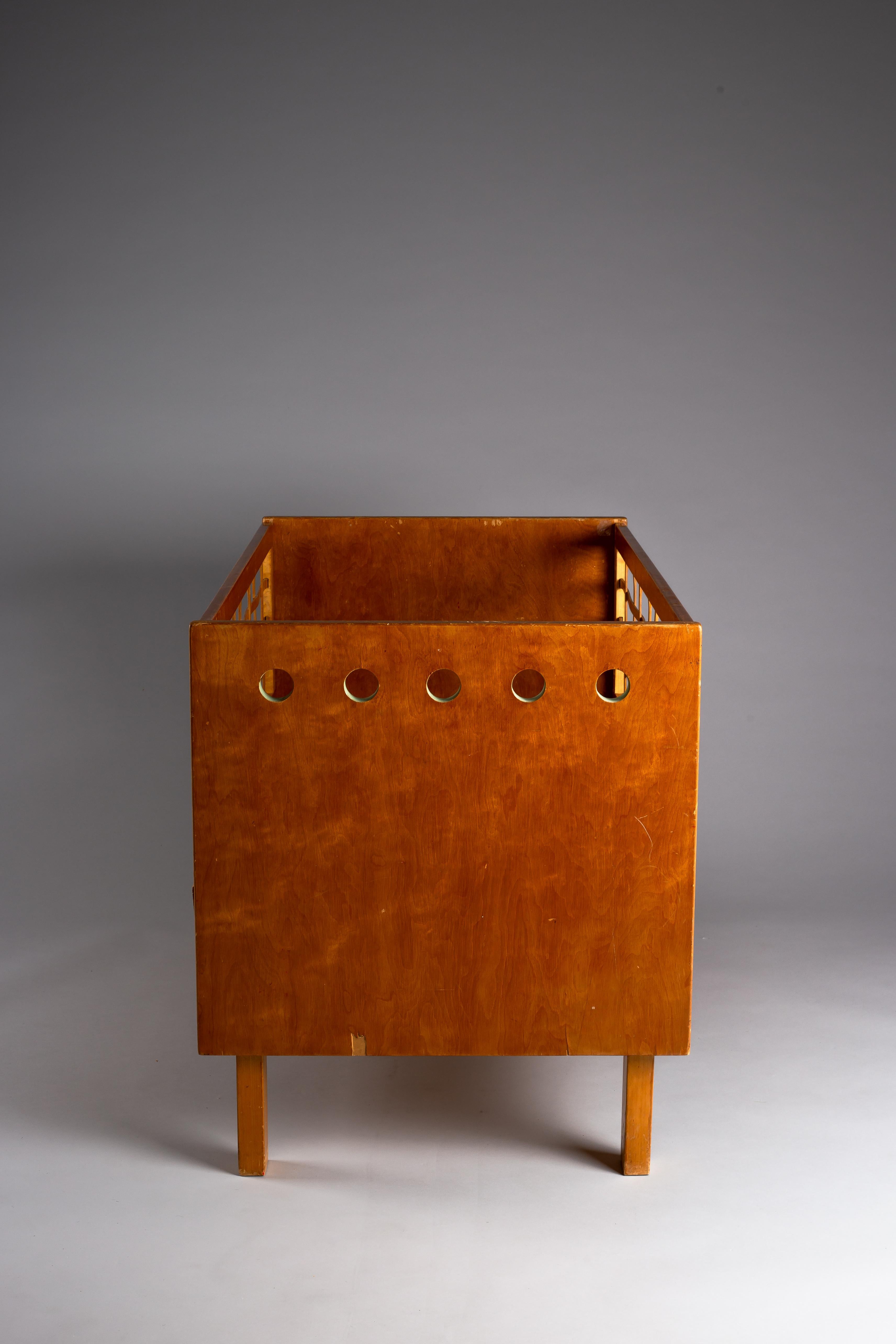 Bouleau Aino Aalto, rare lit extensible pour enfants des années 1930 en vente