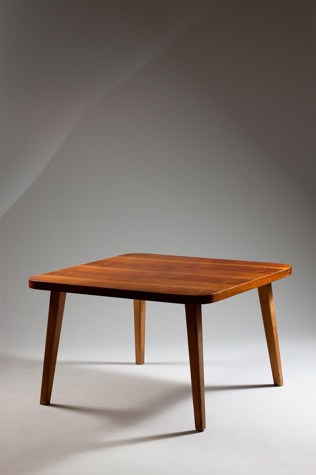 Aino Aalto, Rare 1940s Elm Veneer Coffee Table 2