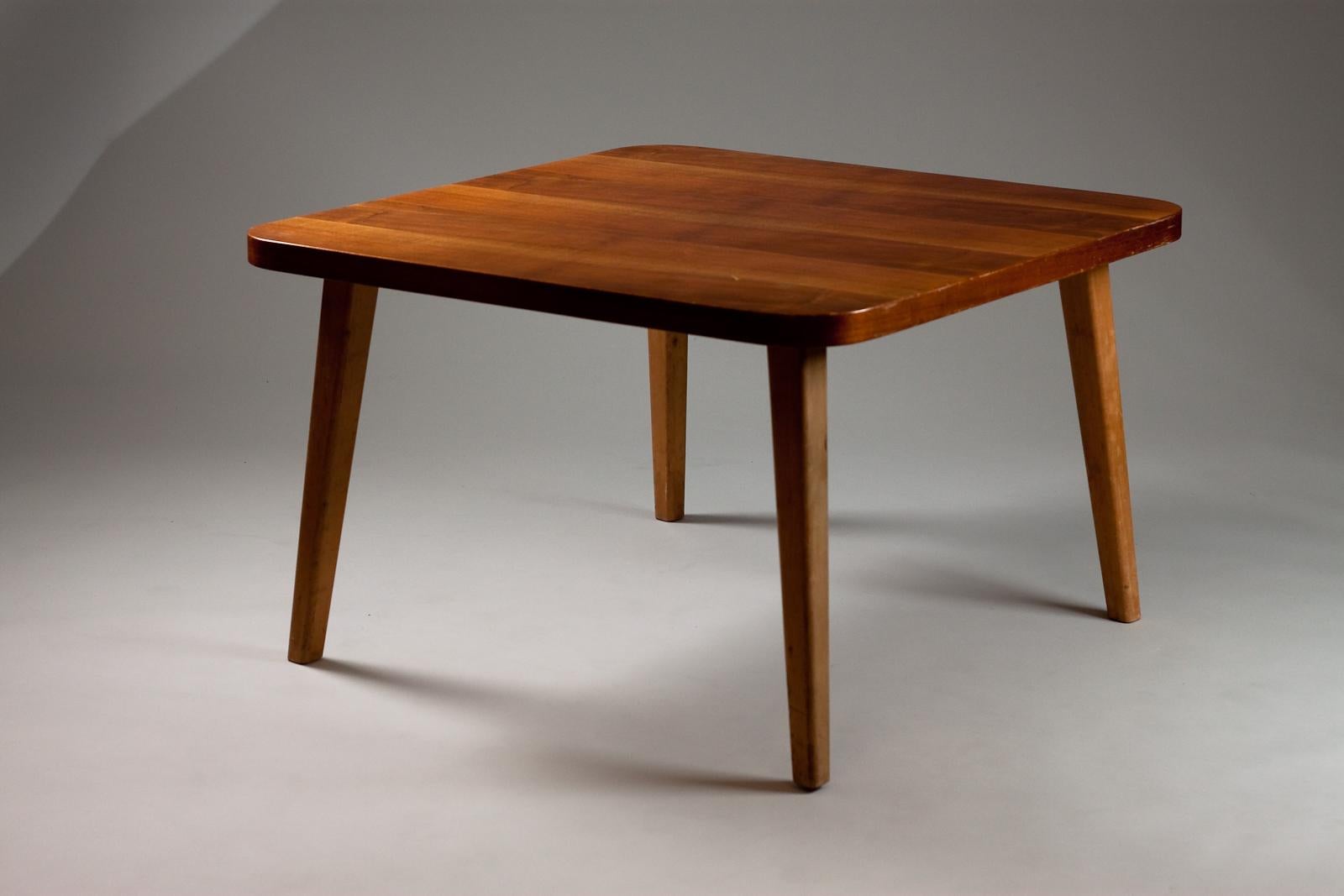Aino Aalto, Rare 1940s Elm Veneer Coffee Table 3