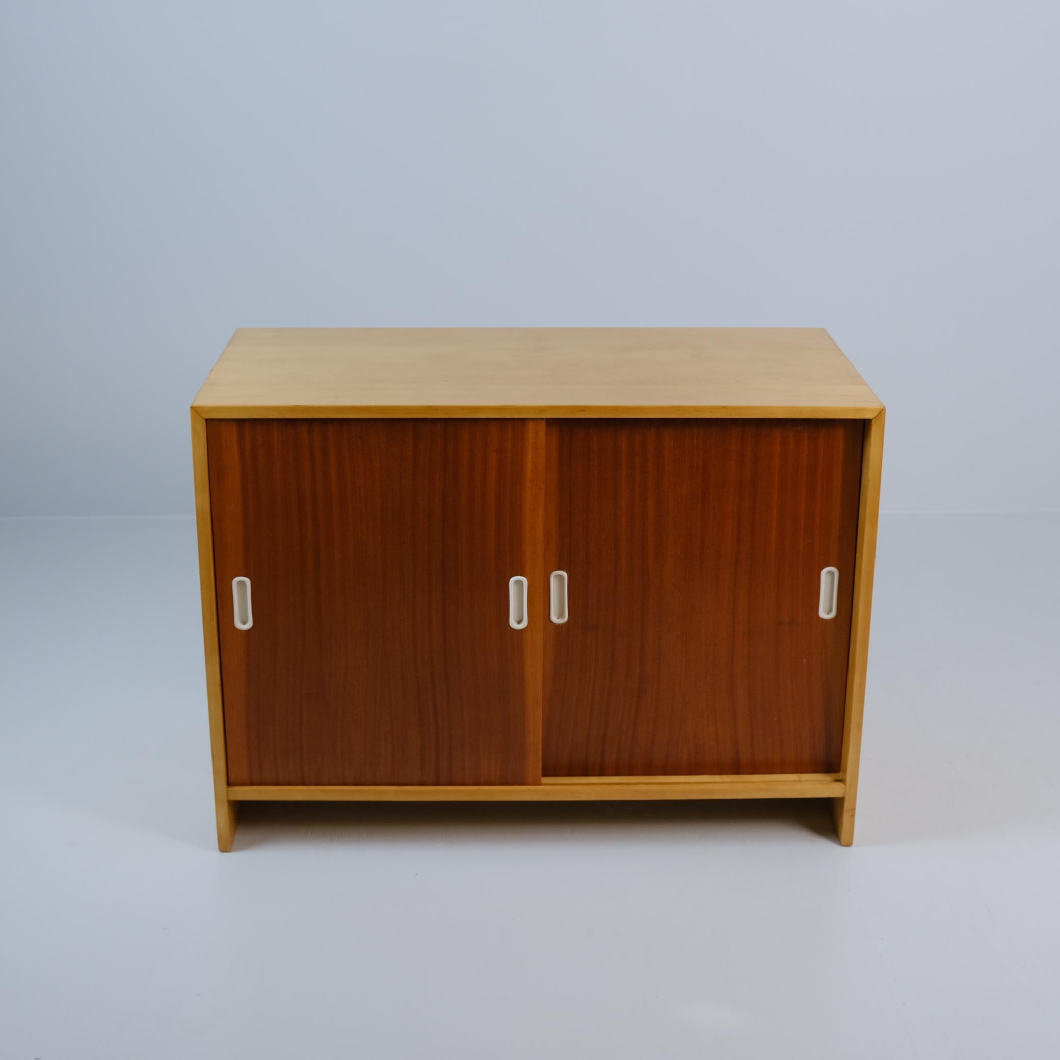 Aino Aalto Sliding Door Cabinet Model 217, in Birch and Teak, Artek 1950s For Sale 8