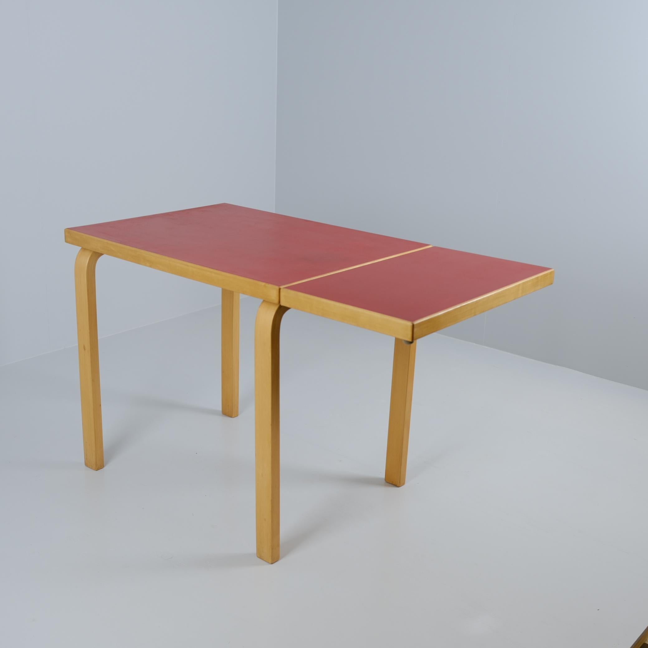 Aino & Alvar Aalto Fodlable Table Model DL82, Birch & Red Linoleum, Artek 1960s In Good Condition For Sale In Helsinki, FI