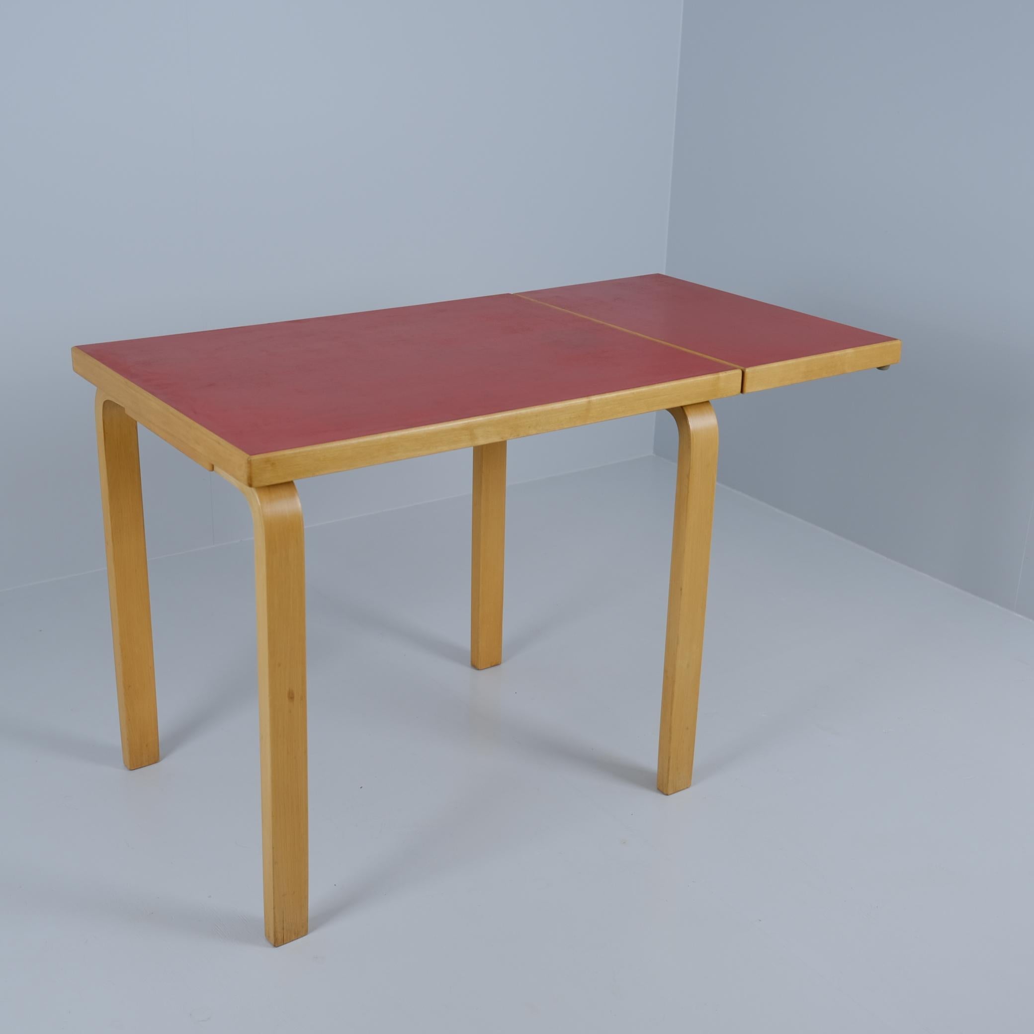 Aino & Alvar Aalto Fodlable Table Model DL82, Birch & Red Linoleum, Artek 1960s For Sale 2