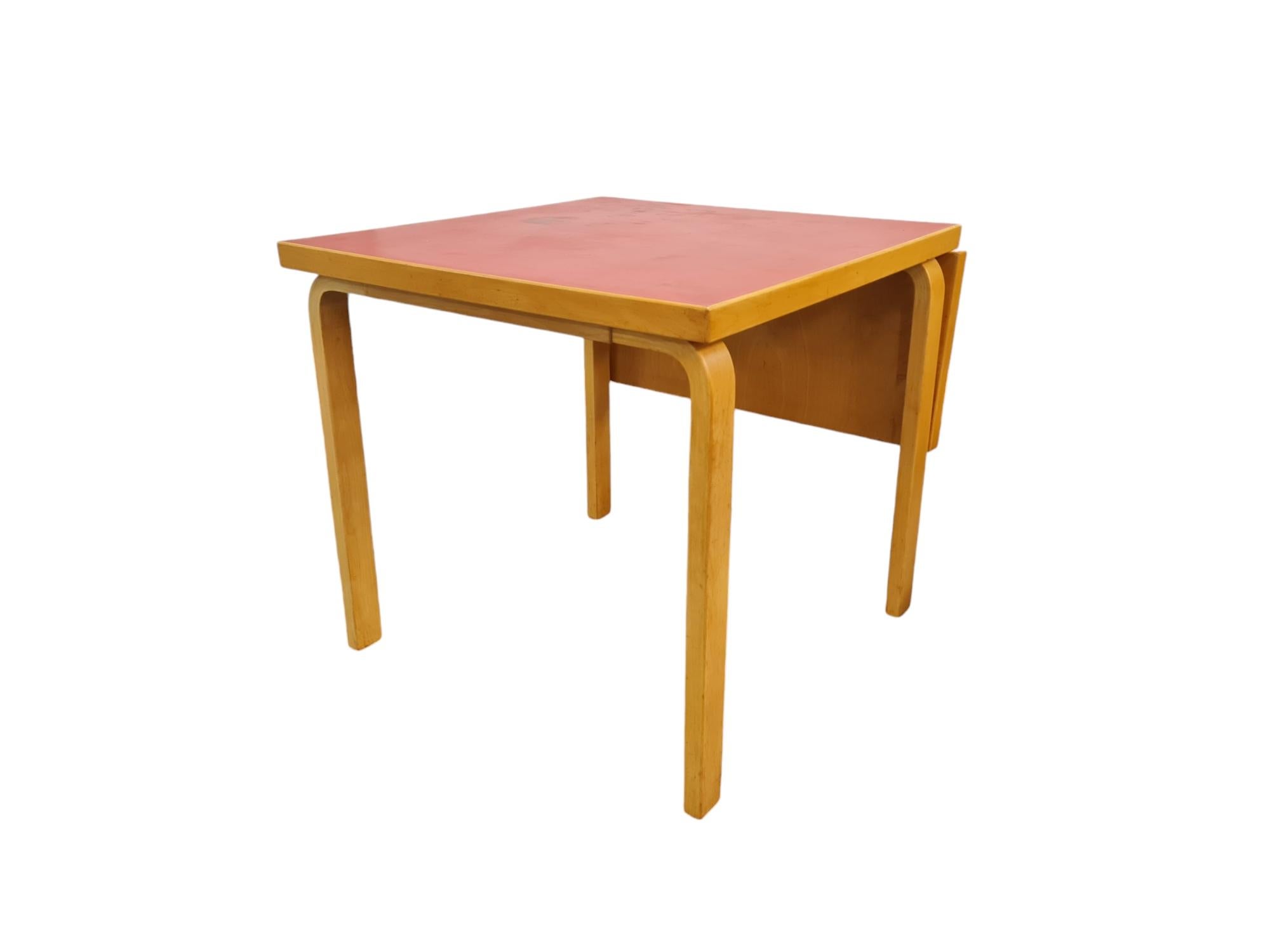 Alvar & Aino Aalto foldable table in birch with beautiful red linoleum surface, designed by Alvar Aalto and manufactured by Artek in the 1950s. The materials used by Artek were very durable and lasted for years and years in good condition regardless