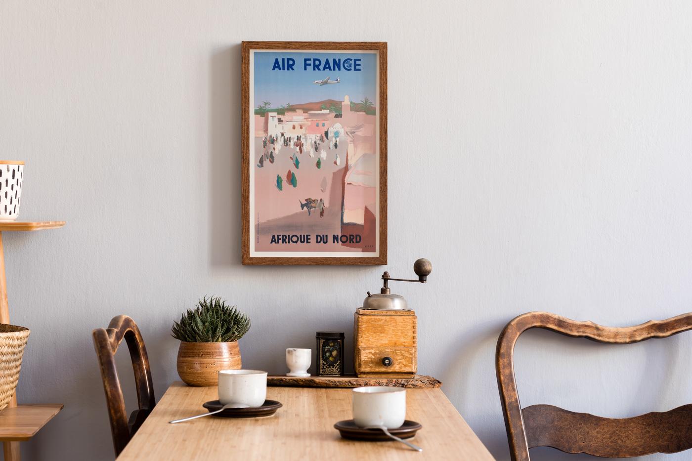 Affiche de voyage originale d'Air France datant de 1950, conçue par Jean Even. 

Cette affiche vintage originale a été professionnellement doublée de lin et est de taille  12 1/4 x 19 3/4 pouces (plus un peu plus avec le lin). Il sera envoyé roulé