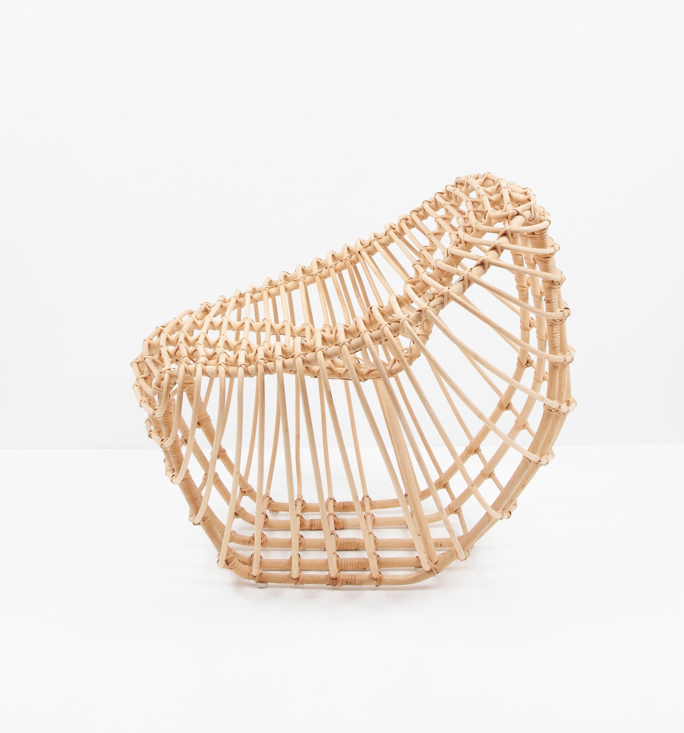 The 100% rattan chair “Air” is a carefully designed and handcrafted signature piece from Berlin, Germany.
Its light and airy appearance fits perfectly in a bright and light-filled environment. Minimal structure combined with ultimate comfort. 