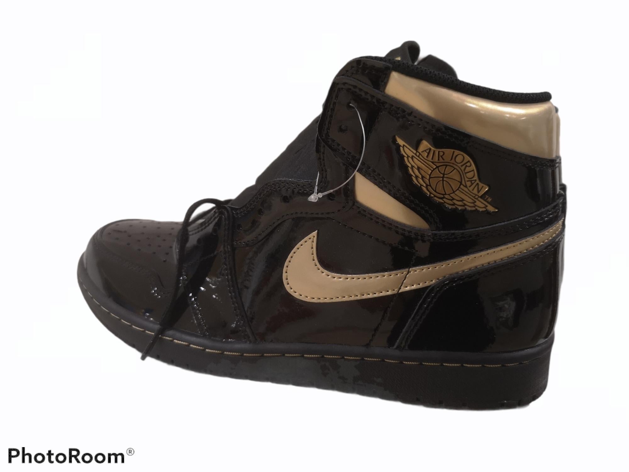 Air Jordan 1 High black metallic gold patent leather sneakers

This Air Jordan 1 High 