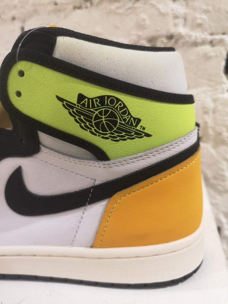jordan retro 1 white black volt