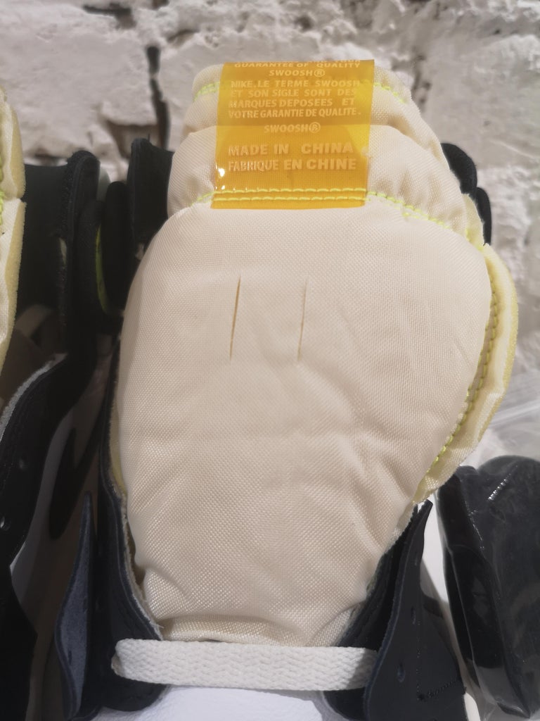 jordan retro 1 white black volt