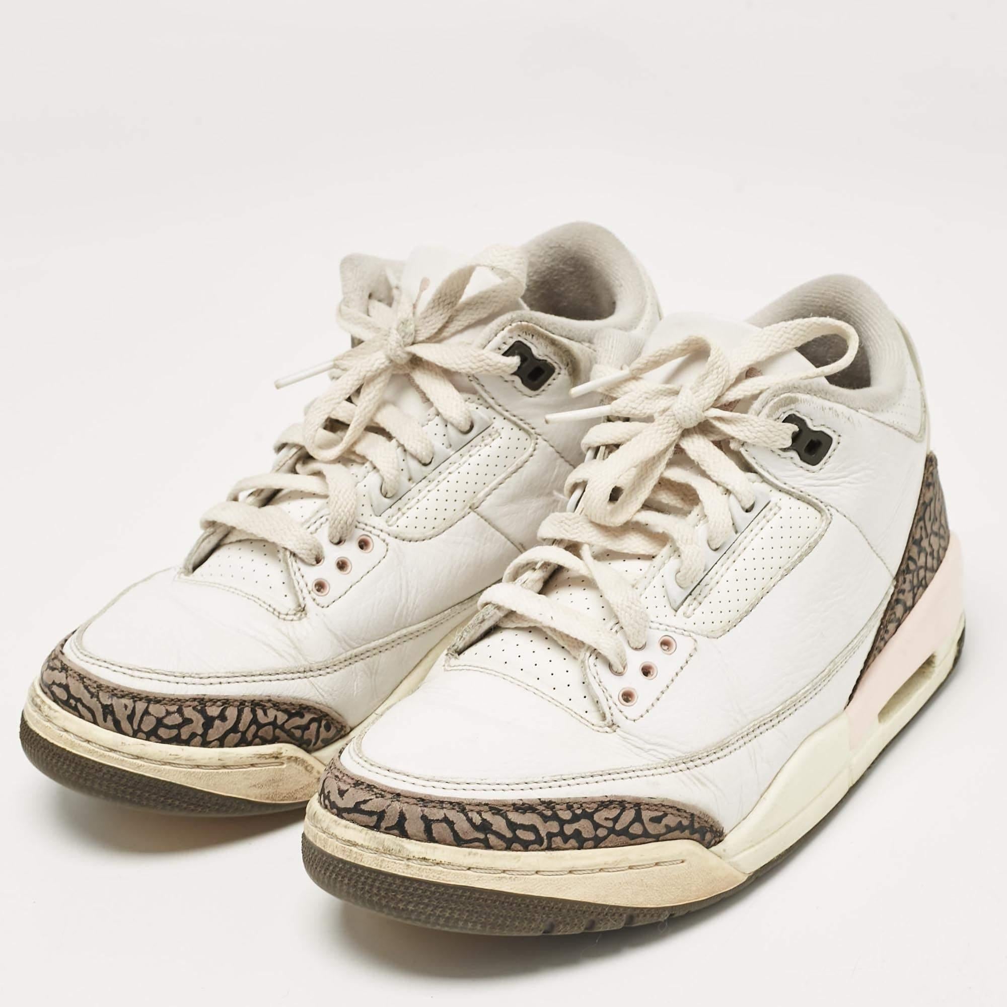 Mit diesen Air Jordan-Sneakern können Sie Ihr Schuhwerk aufwerten. Kombination von beliebten Elementen und unübertroffenem Komfort  Diese Turnschuhe werden an deinen Füßen großartig aussehen.