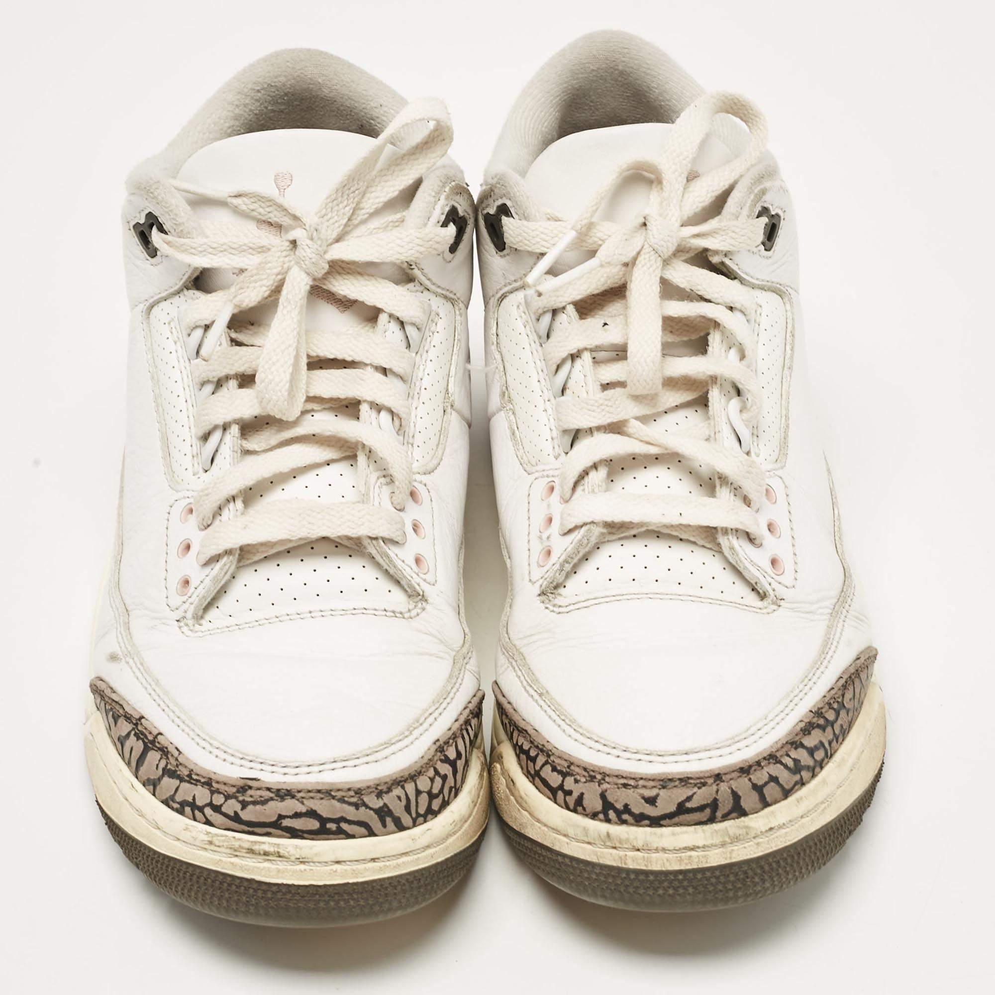 Air Jordan Weiß Leder Jordan 3 Retro Neapolitanisch Dunkel Mokka Turnschuhe Größe 41 im Zustand „Relativ gut“ im Angebot in Dubai, Al Qouz 2