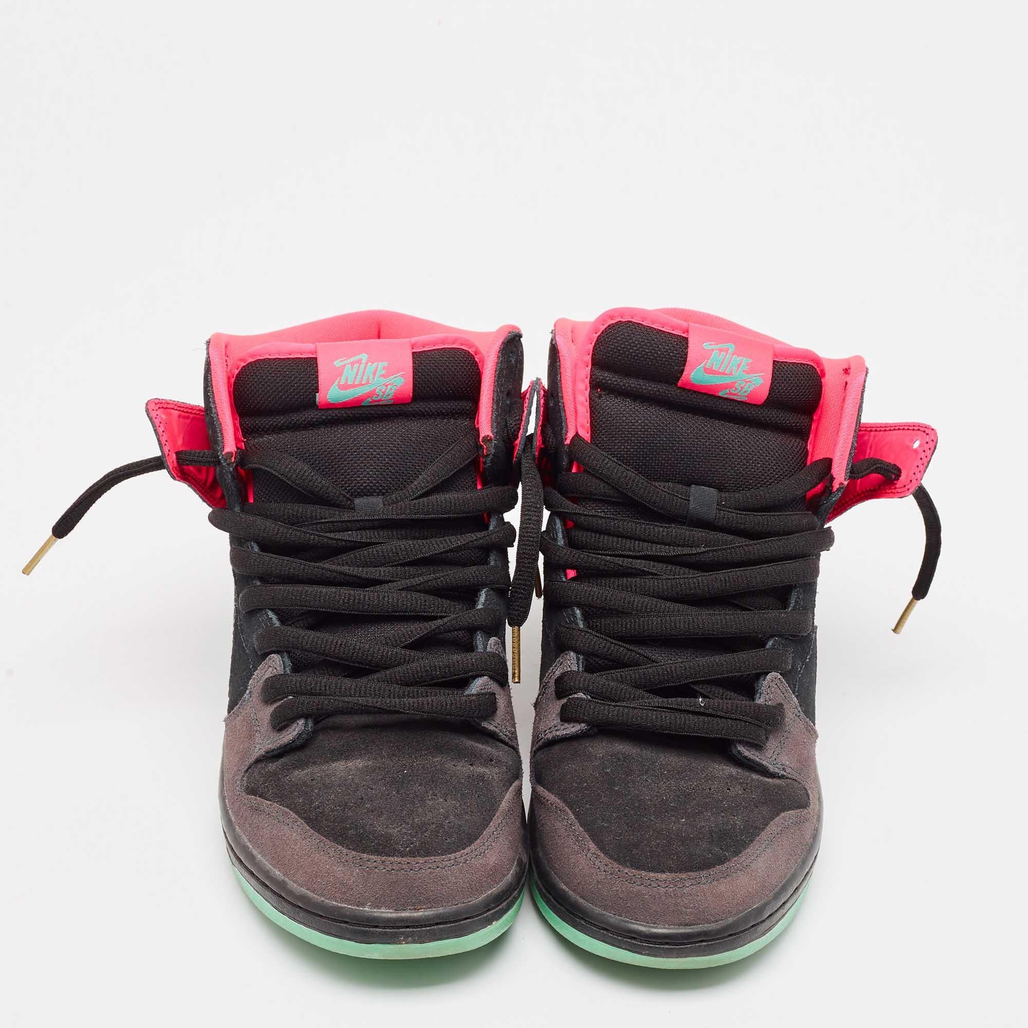 Air Jordans Schwarz/Grau Wildleder High Top Turnschuhe Größe 44 im Zustand „Gut“ im Angebot in Dubai, Al Qouz 2