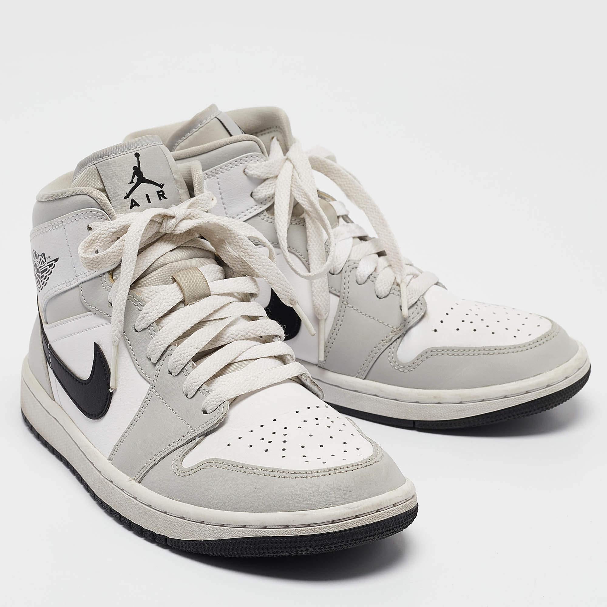 Air Jordans Grey Leather Air Jordan 1 High Top Sneakers Size 39 In Fair Condition In Dubai, Al Qouz 2