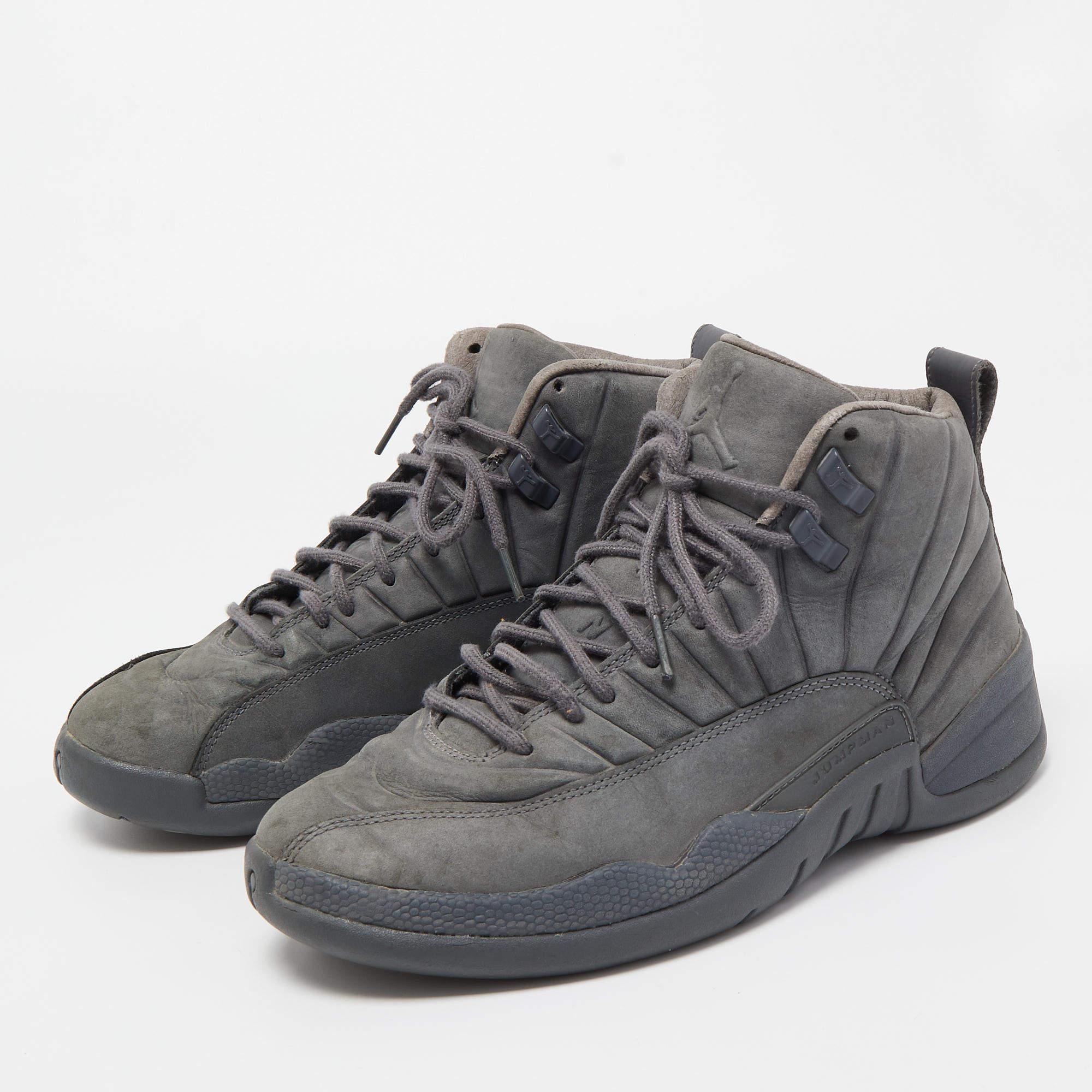 Coming in a classic silhouette these designer sneakers are a seamless combination of luxury comfort and style. These sneakers are designed with signature details and comfortable insoles.