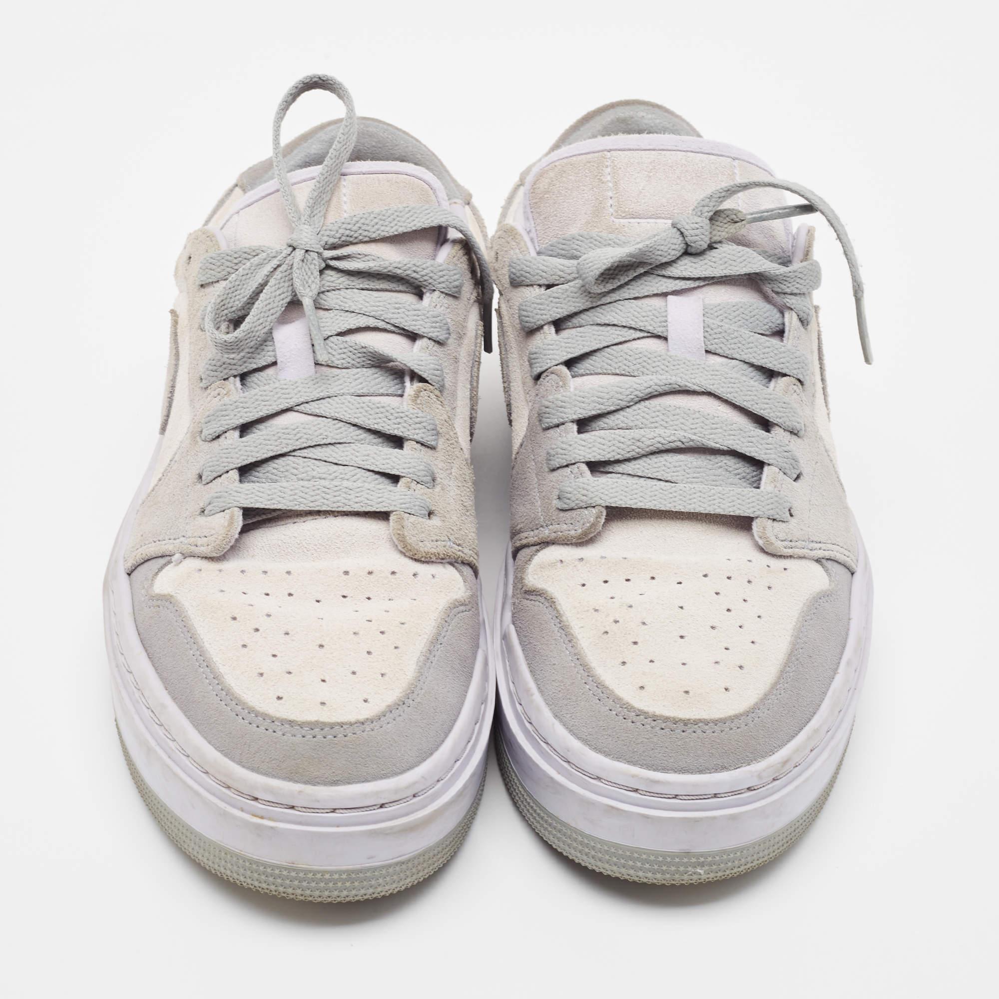 Air Jordans Grau/Weiß Wildleder Elevate Air Jordan 1 Low Top Turnschuhe Größe 40,5 im Zustand „Gut“ im Angebot in Dubai, Al Qouz 2