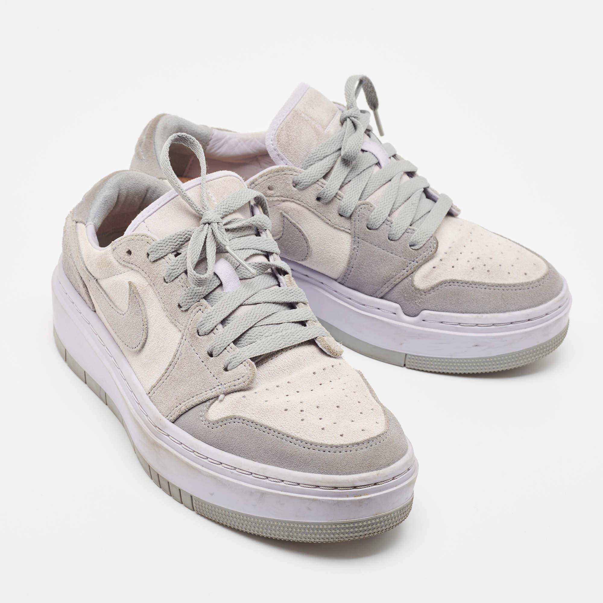 Air Jordans Grau/Weiß Wildleder Elevate Air Jordan 1 Low Top Turnschuhe Größe 40,5 Damen im Angebot