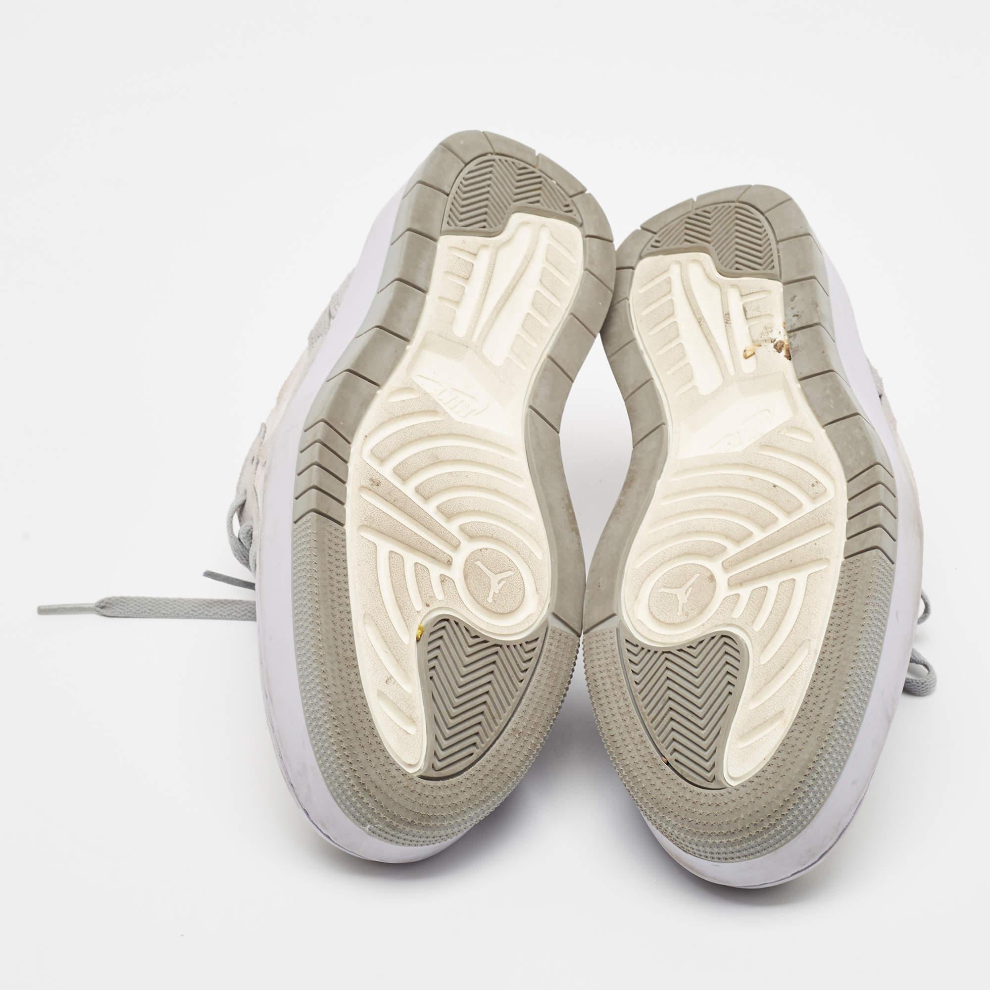 Air Jordans Grau/Weiß Wildleder Elevate Air Jordan 1 Low Top Turnschuhe Größe 40,5 im Angebot 2