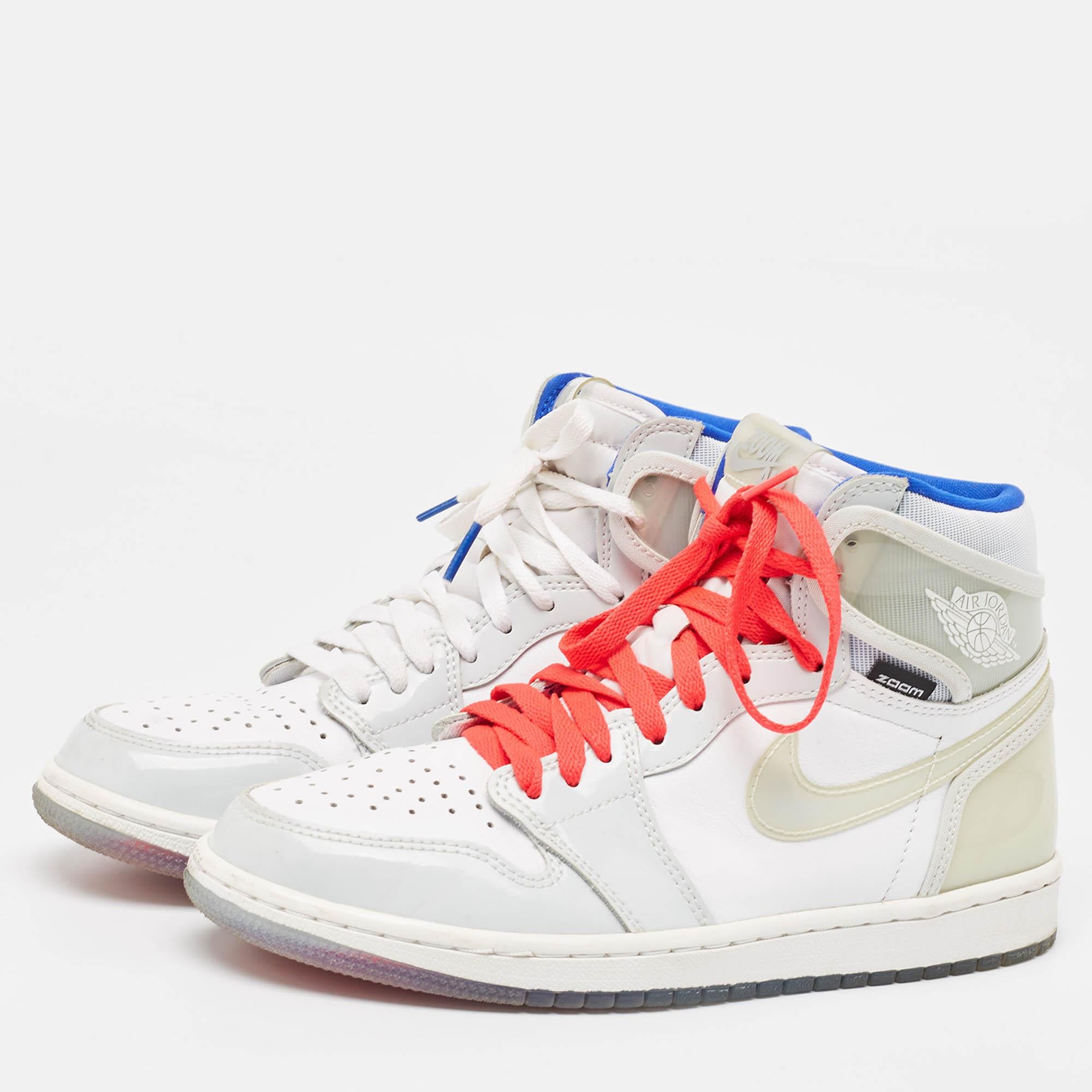 Eleva il tuo gioco di calzature con queste sneakers Jordan 1 Retro High Zoom White Racer Blue. Combinando elementi molto amati e un comfort ineguagliabile, queste sneakers saranno perfette ai tuoi piedi.