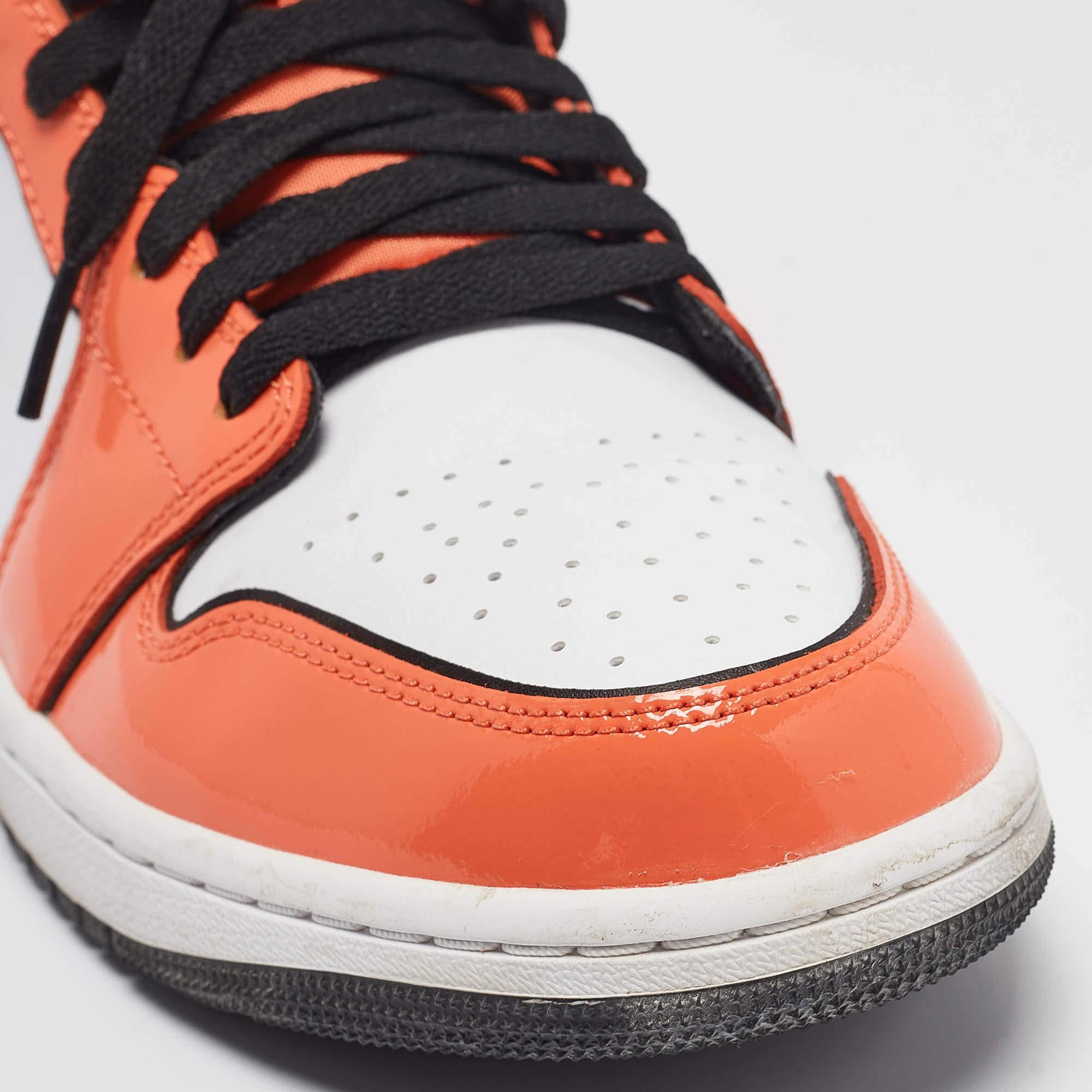 Air Jordans Patent Leather Jordan 1 Mid SE Turf Orange Sneakers Taglia 43 in vendita 2