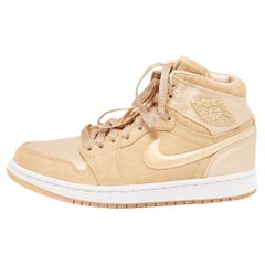 Air Jordans Pfirsichfarbene Satin Jordan 1 Retro High Season of Her Ice Peach Turnschuhe 