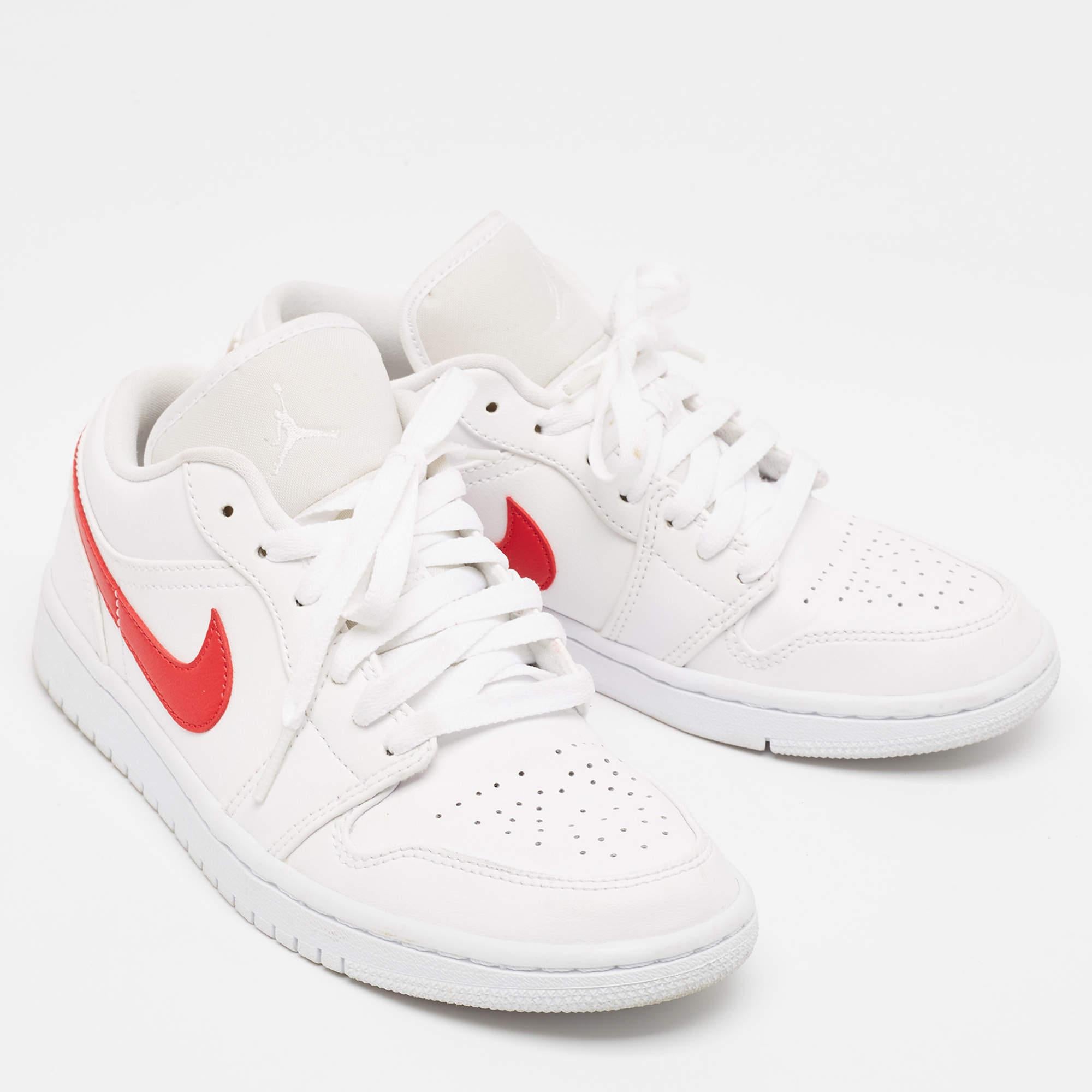 Air Jordan Bianco/Rosso Pelle Air Jordan 1 Bianco Rosso Scarpe da ginnastica Taglia 37,5 In condizioni buone in vendita a Dubai, Al Qouz 2
