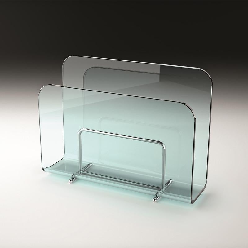 Magazine rack air casted in one slab of curved 
clear glass in 10 mm thickness. With steel stand.
Subtle designed piece.