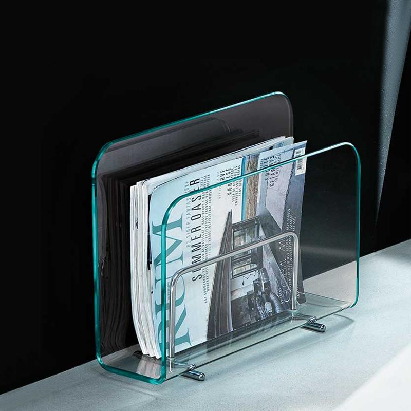 Air Magazine Rack Casted in One Slab of Curved Clear Glass In New Condition For Sale In Paris, FR