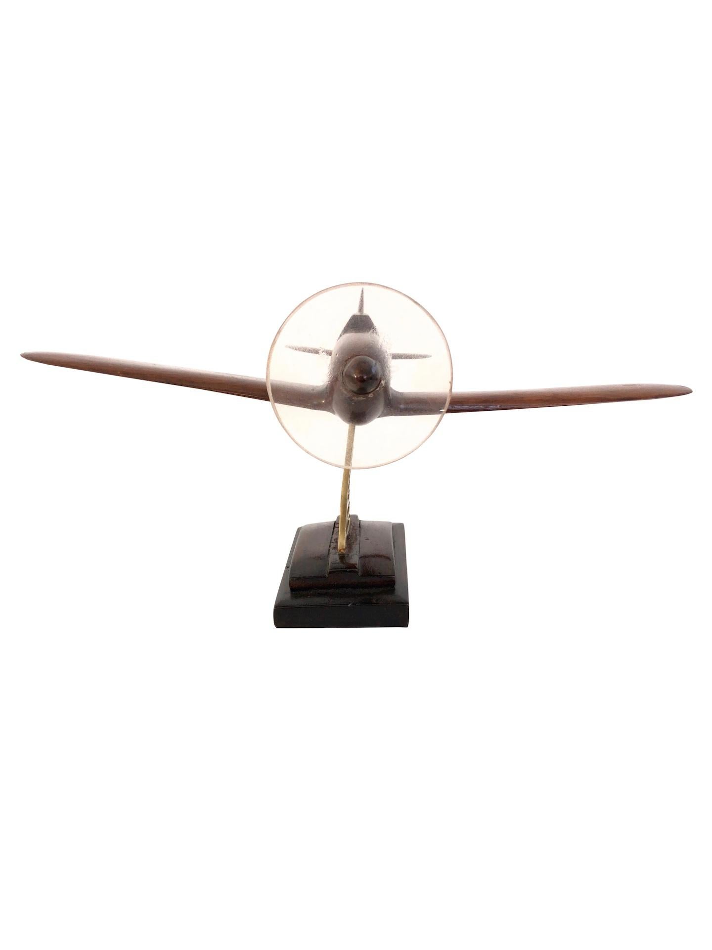 Air plane desk Model in brown wood, 
Original Art Deco 
France, 1930s

Dimensions:
Width 39 cm
Height 20 cm
Depth 29 cm.